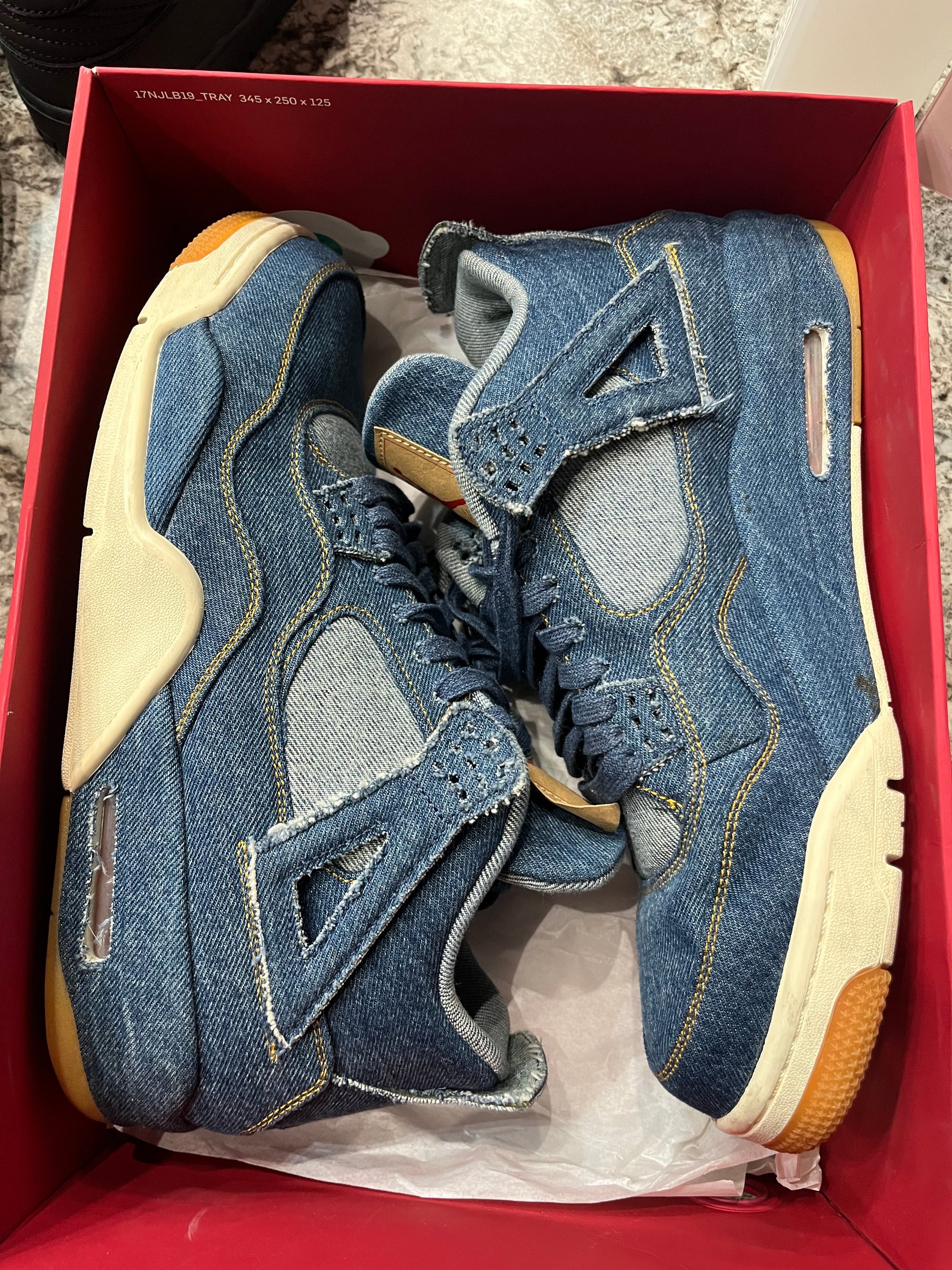 Jordan 4 Retro Levi's Denim (Tag with Levi's Logo)