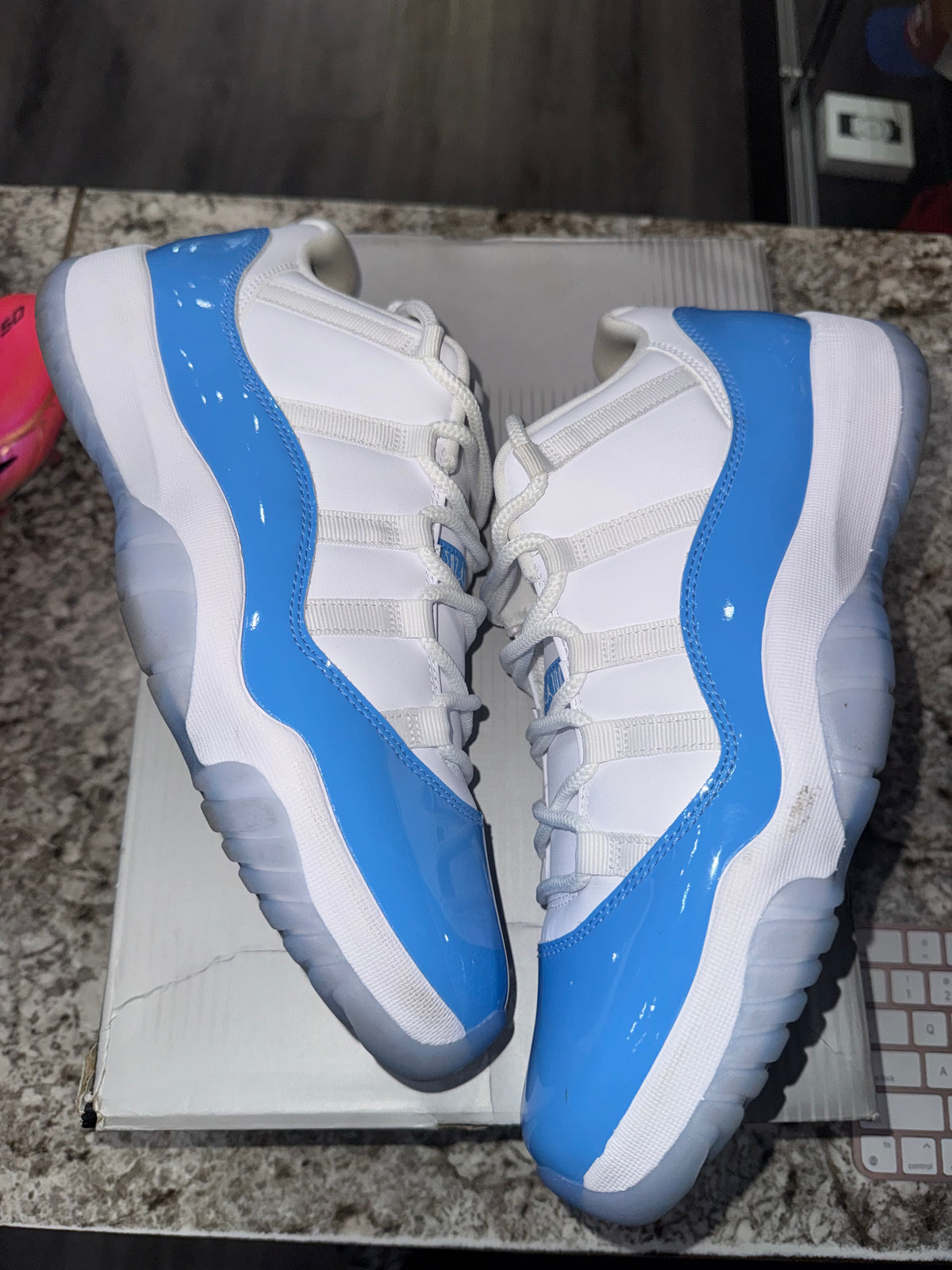 Jordan 11 Retro Low University Blue (2026)