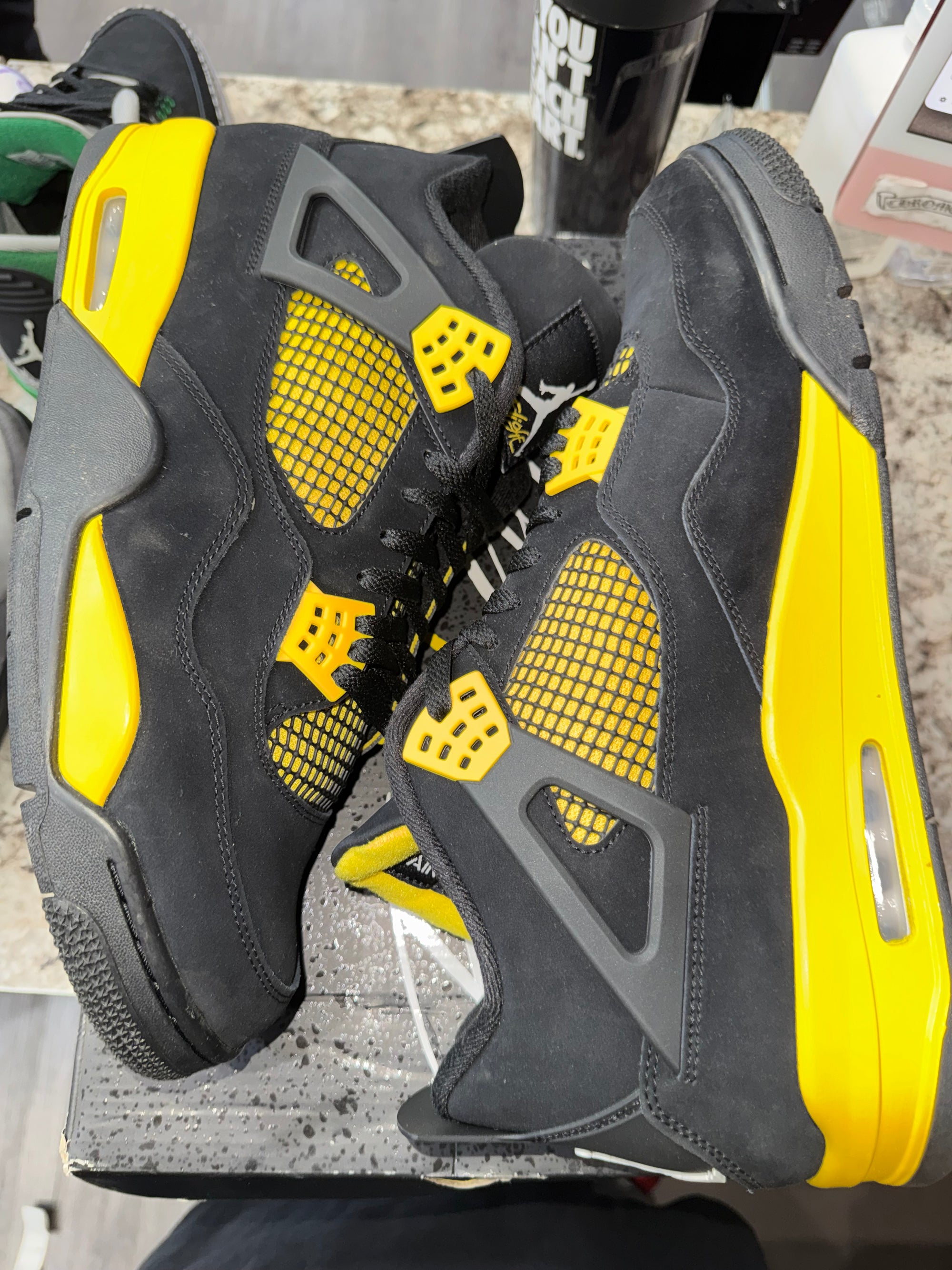 Jordan 4 Retro Thunder (2023)