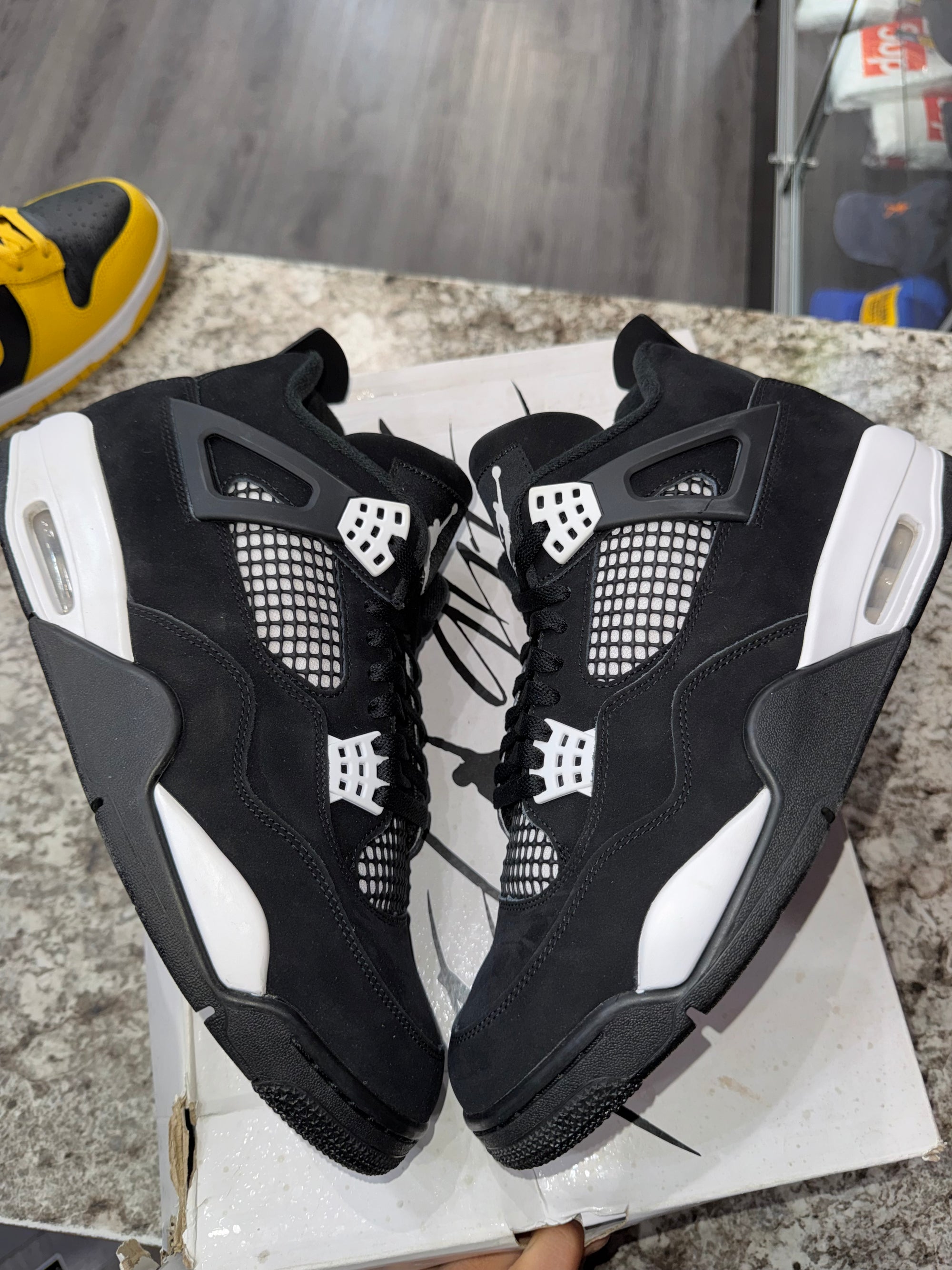 Jordan 4 Retro White Thunder