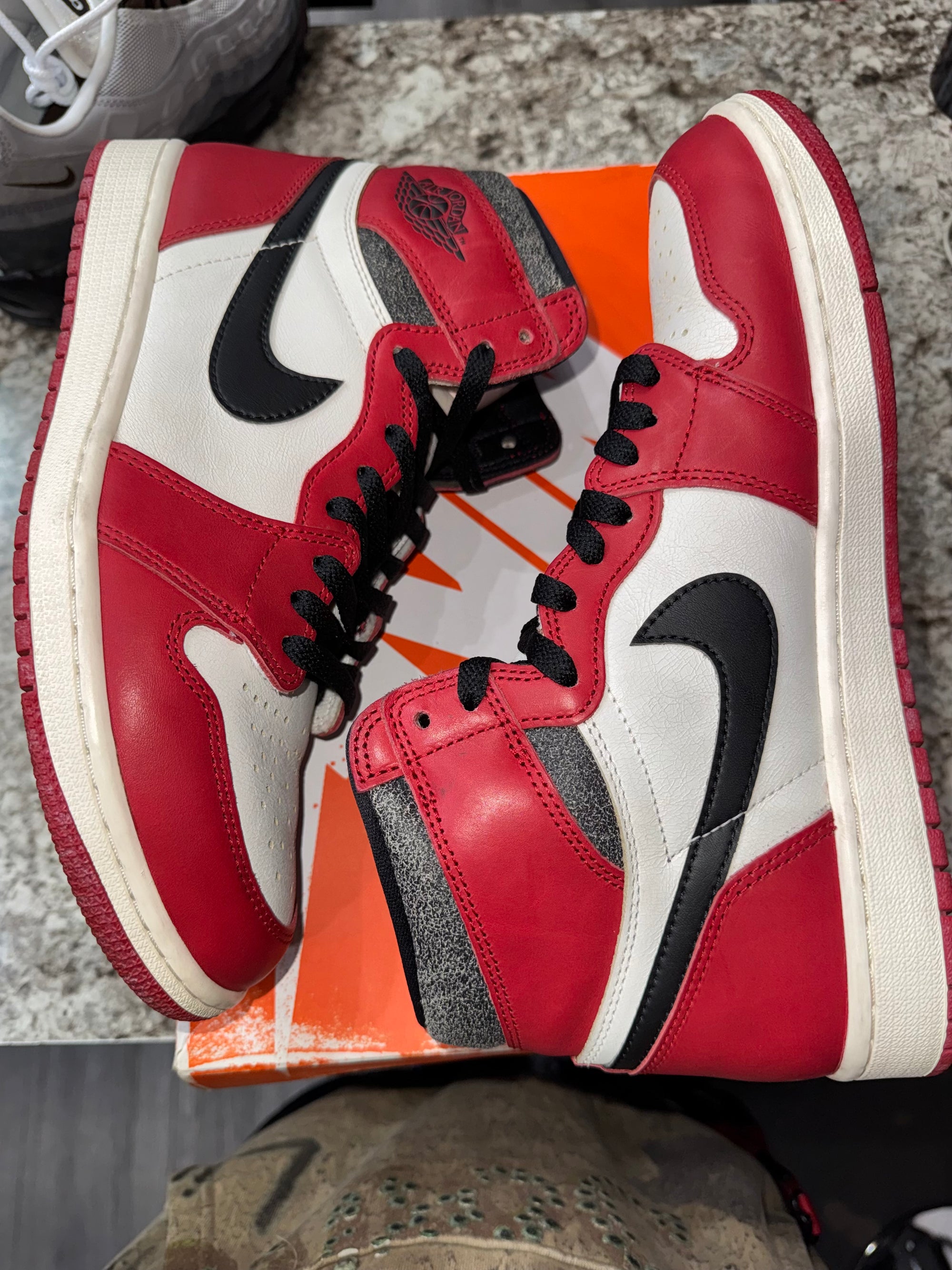 Jordan 1 Retro High OG Chicago Lost and Found (DAMAGED BOX)
