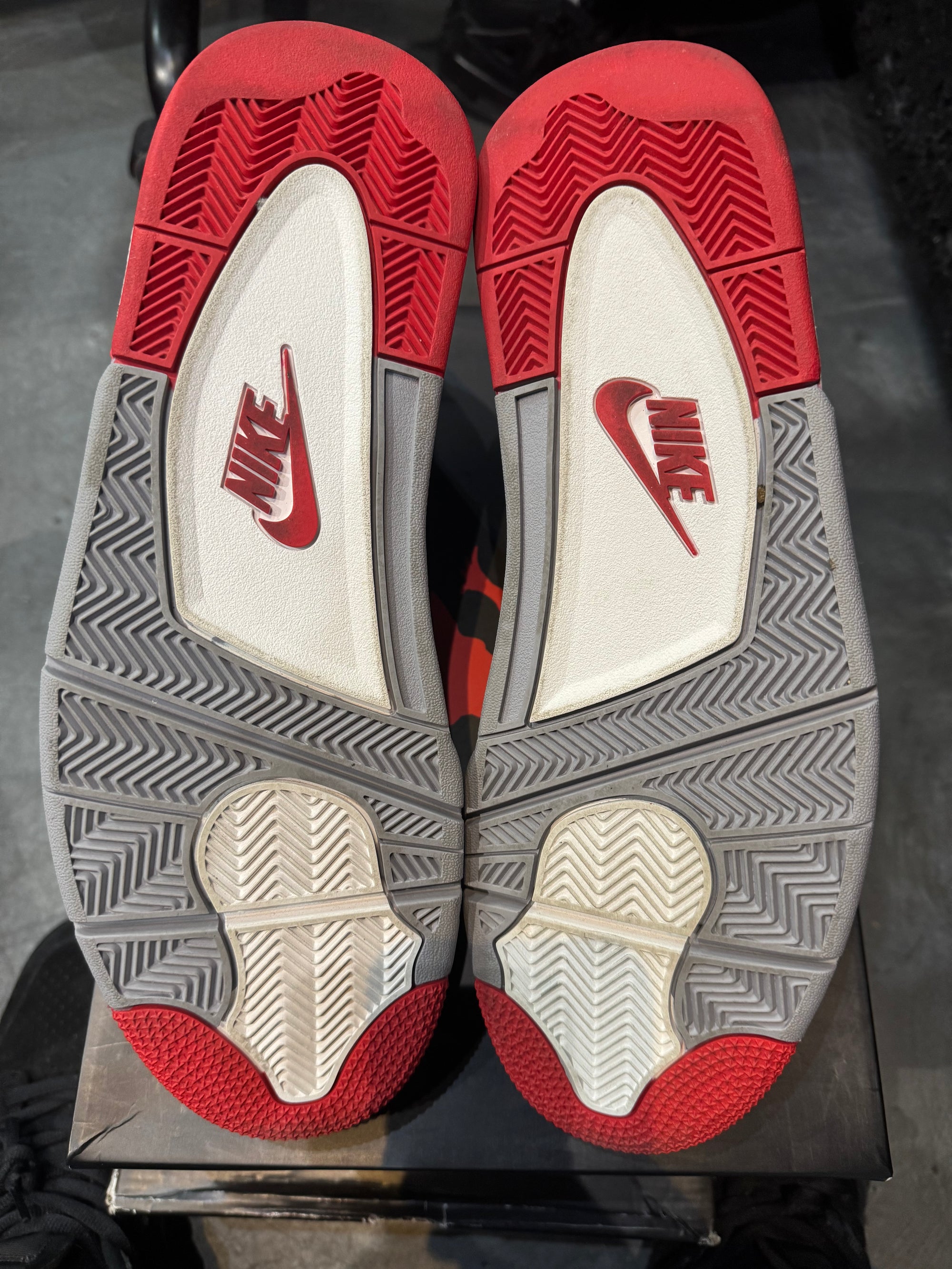 Jordan 4 Retro Bred (2019)