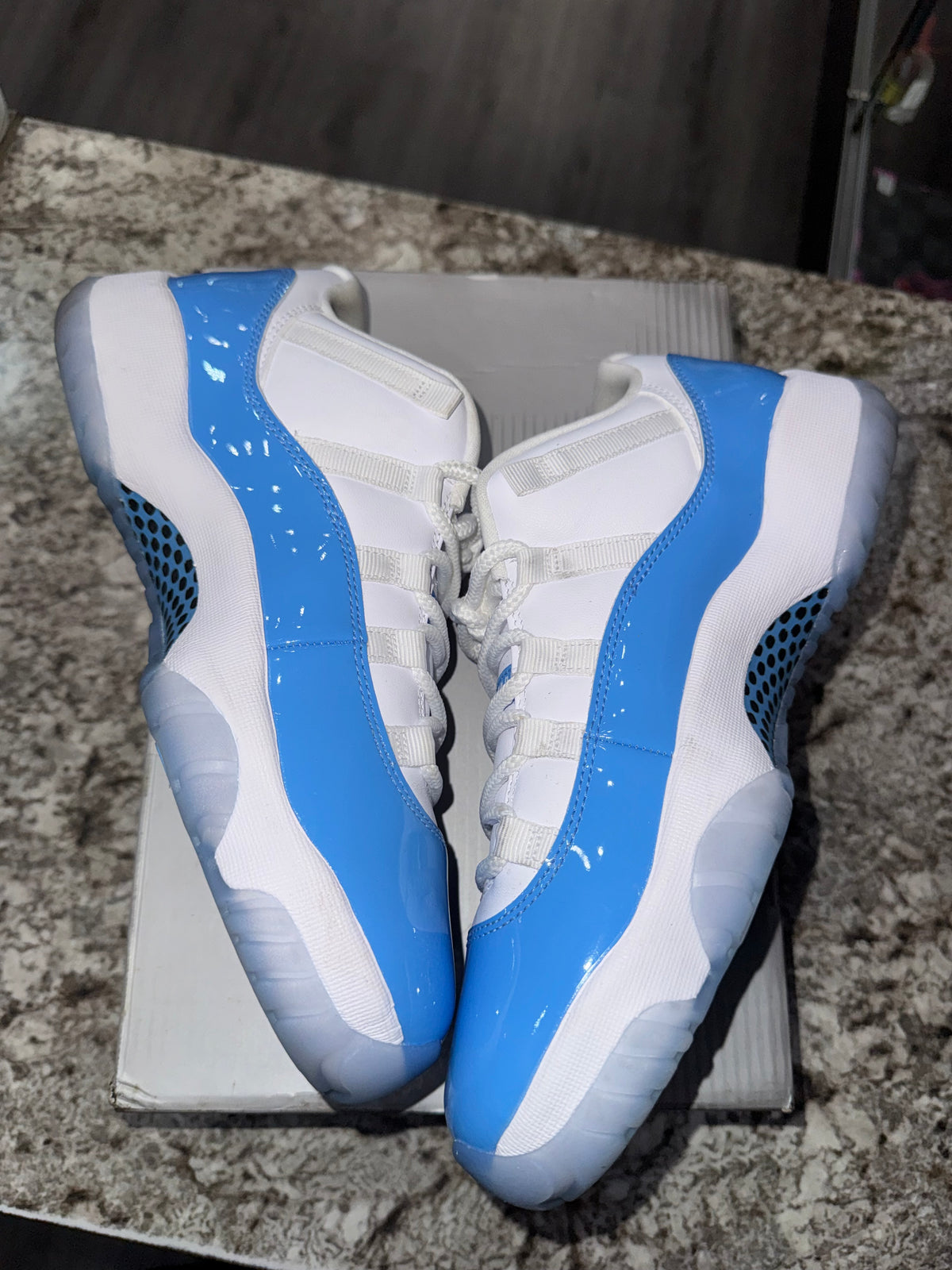 Jordan 11 Retro Low University Blue (2026)