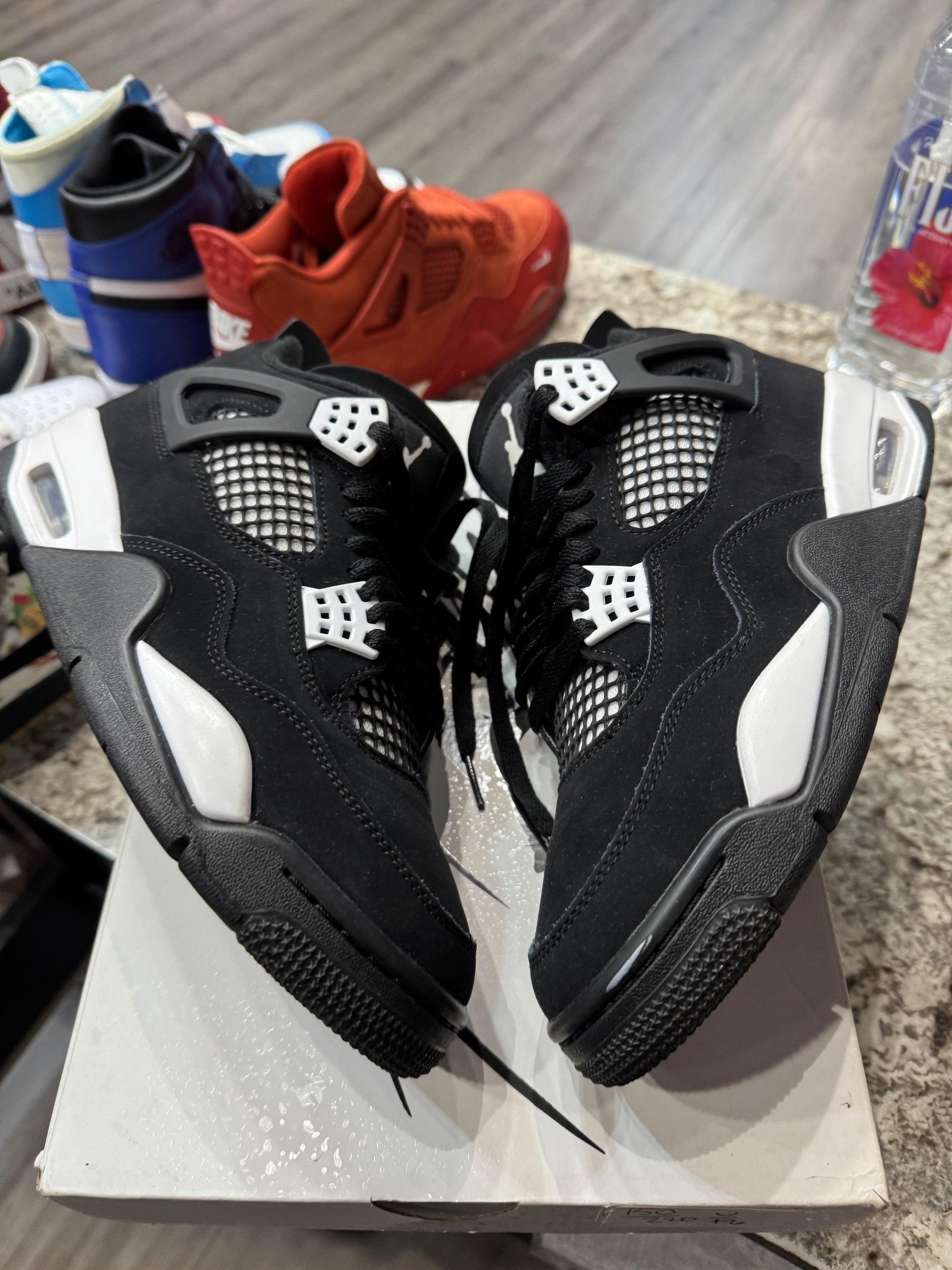 Jordan 4 Retro White Thunder