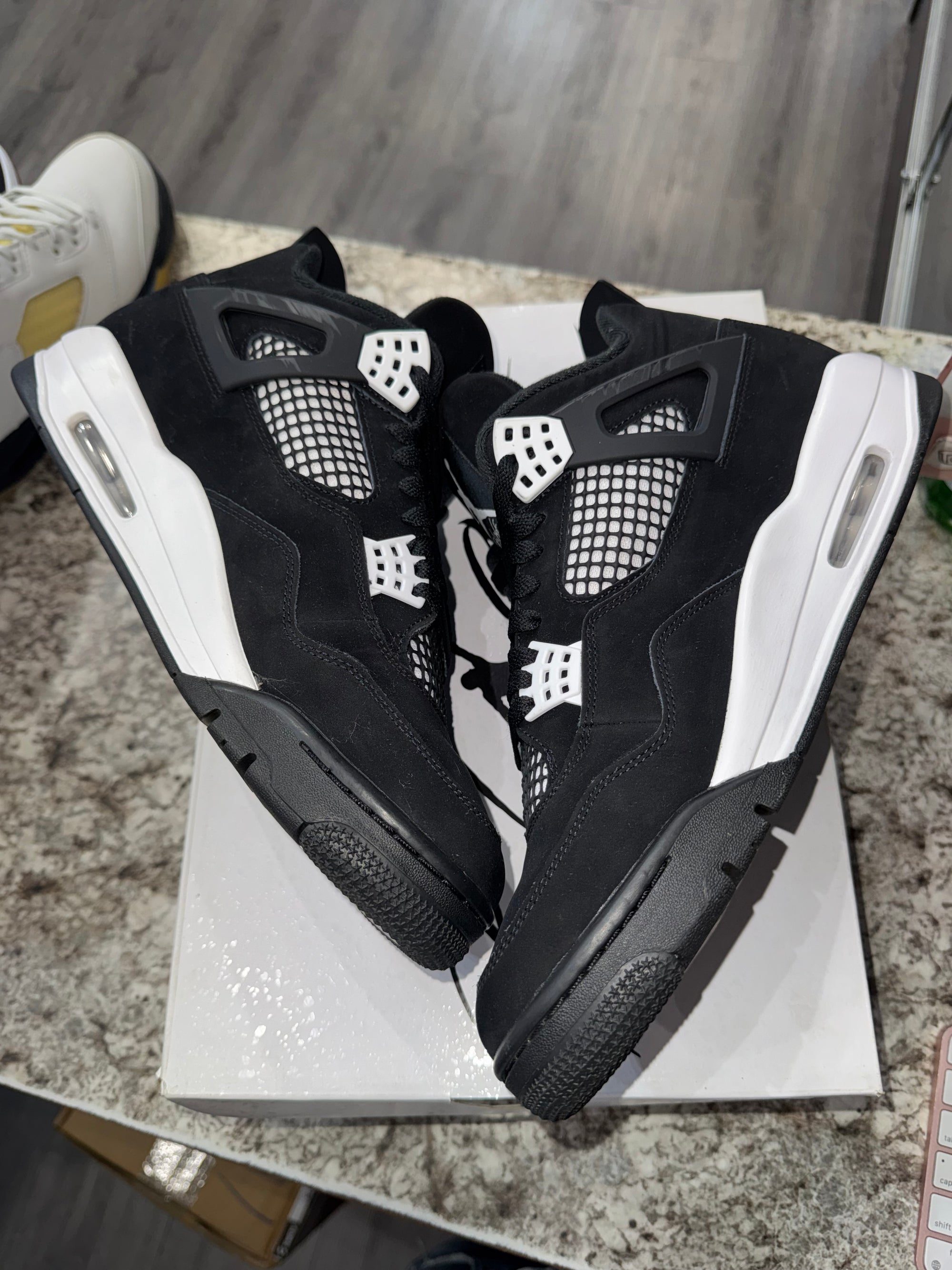 Jordan 4 Retro White Thunder