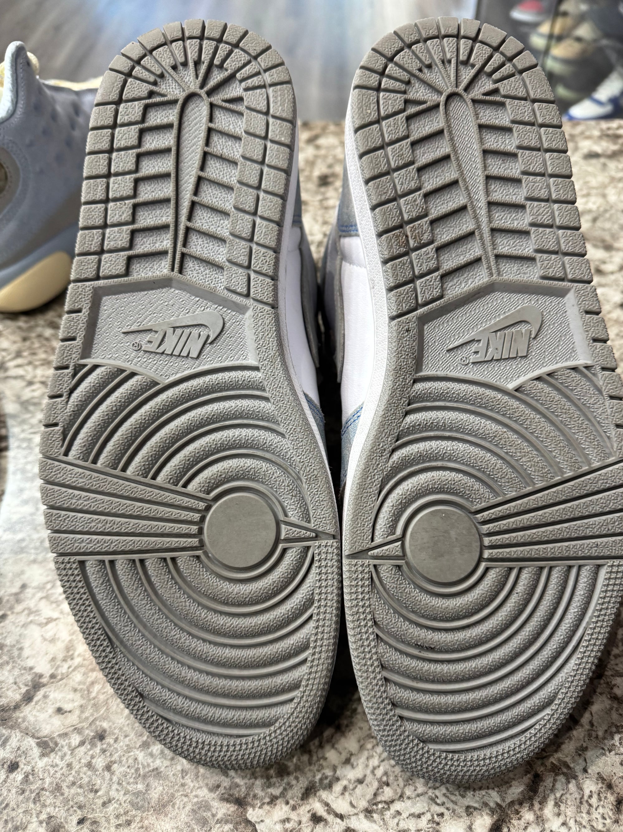 Jordan 1 Retro High Hyper Royal Smoke Grey