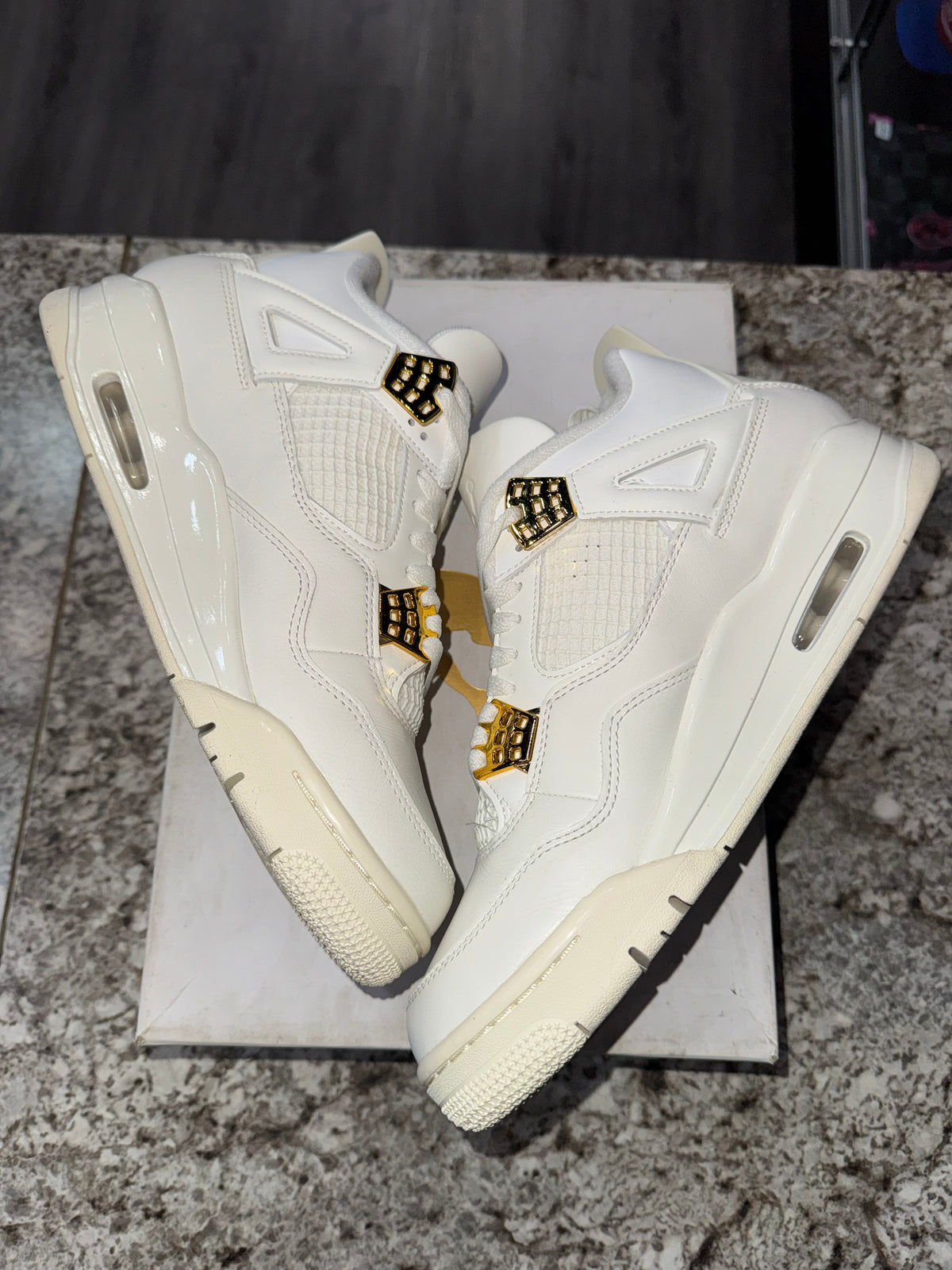 Jordan 4 Retro Metallic Gold (Women's)