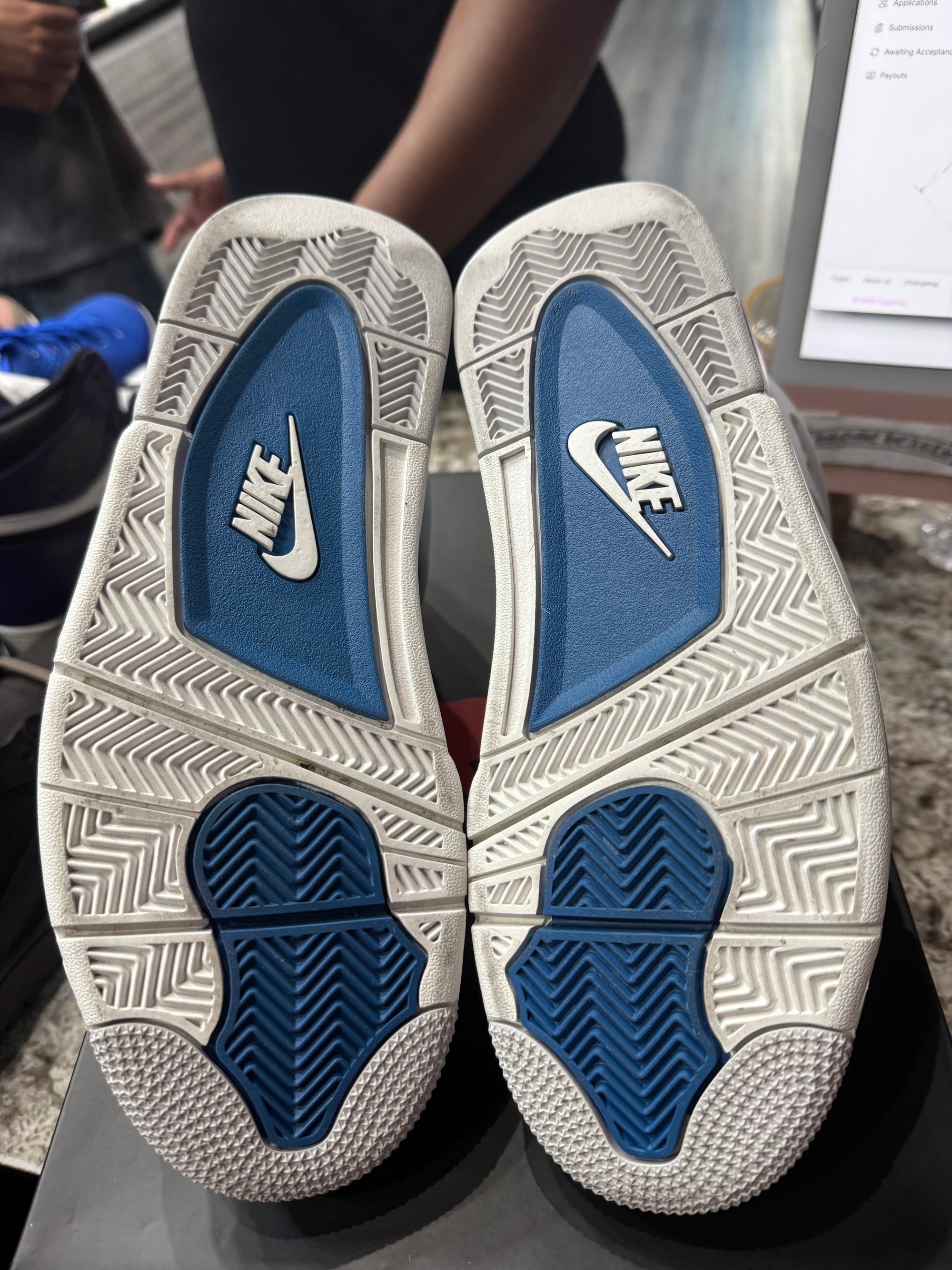 Jordan 4 Retro Military Blue (2024)