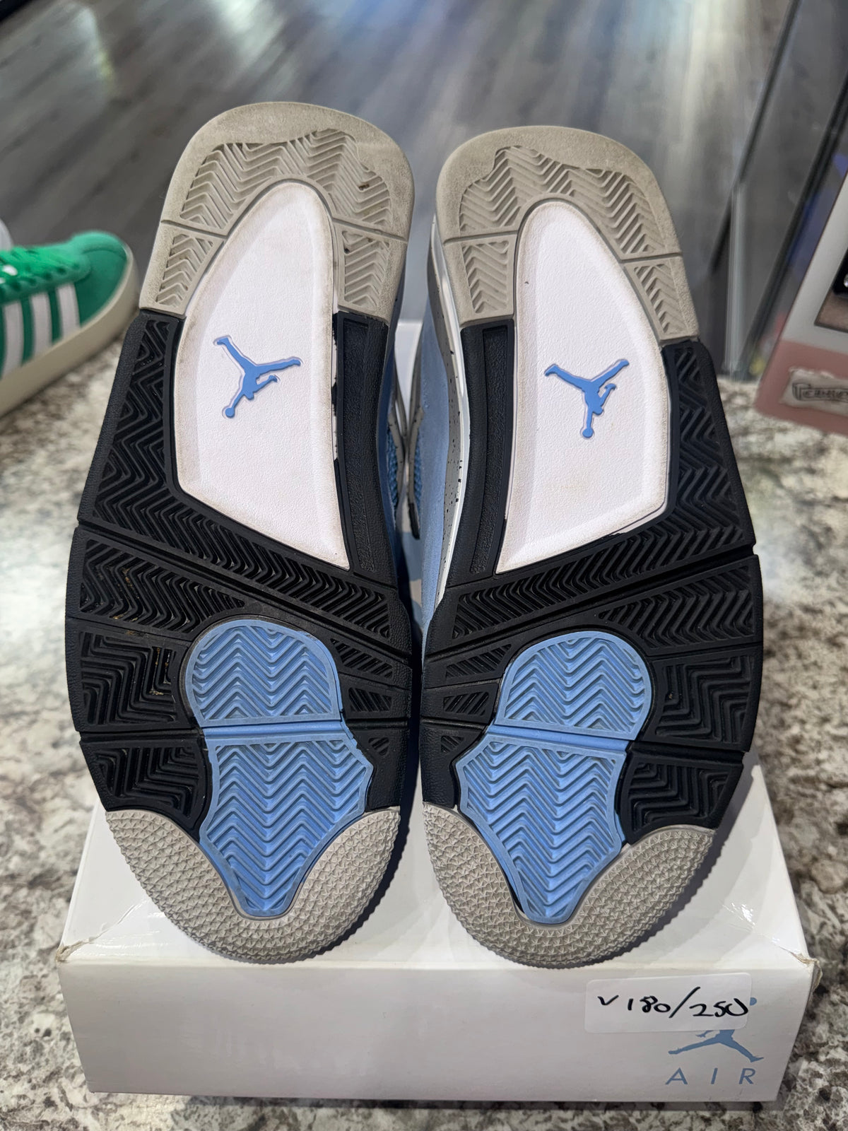 Jordan 4 Retro University Blue
