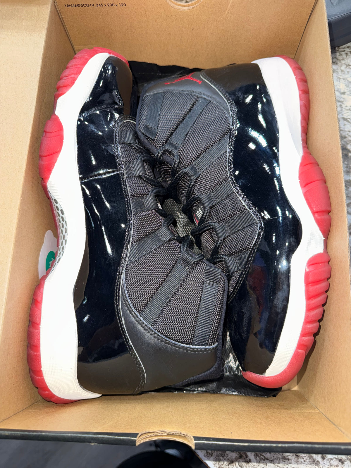 Jordan 11 Retro Playoffs Bred (2019)