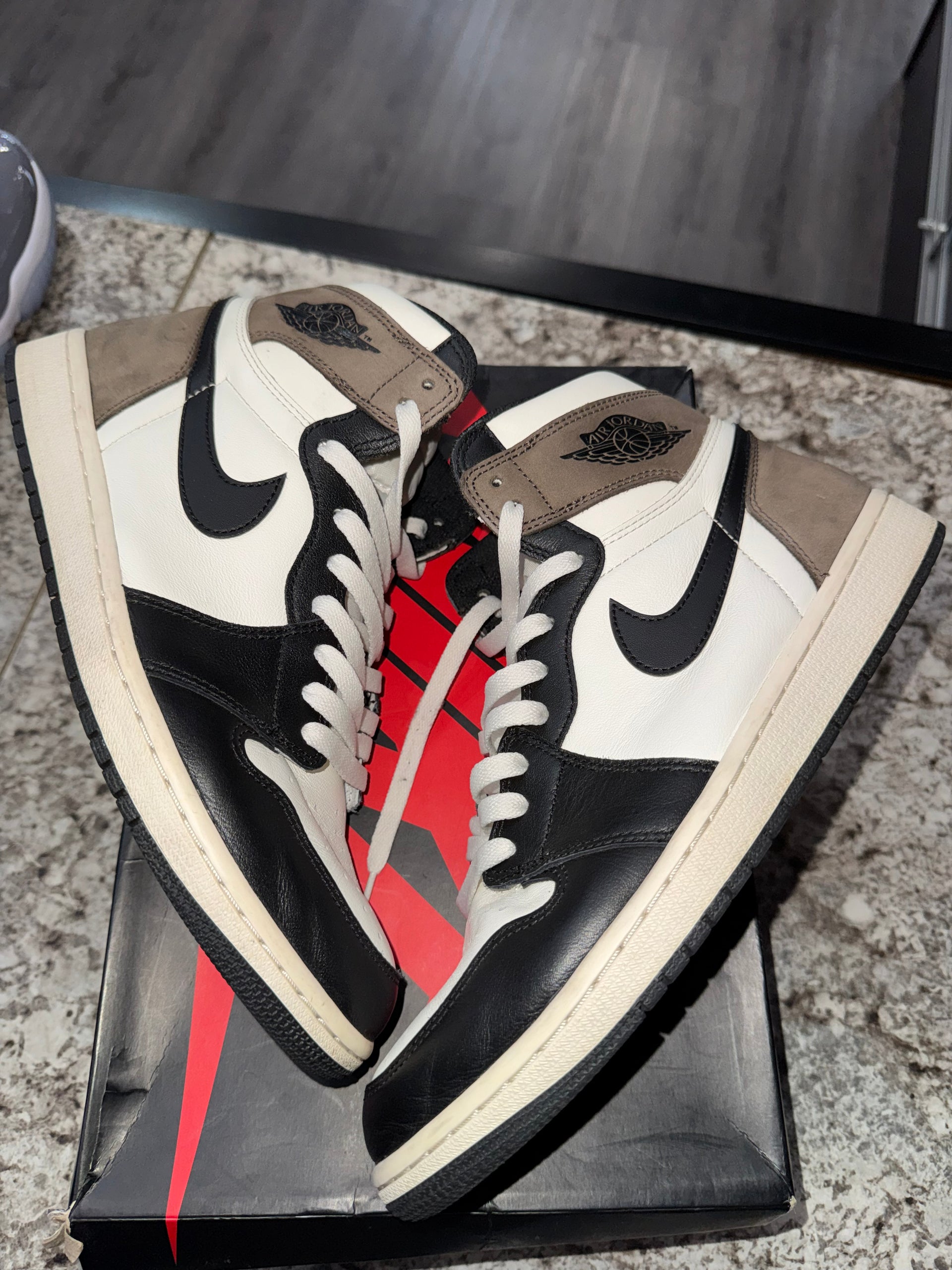 Jordan 1 Retro High Dark Mocha