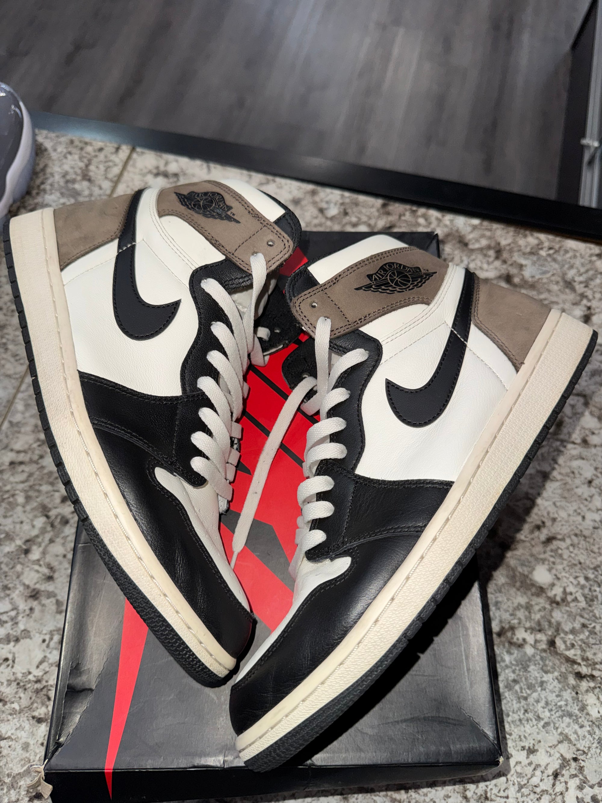 Jordan 1 Retro High Dark Mocha