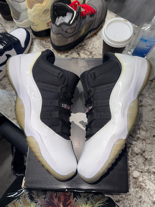 Jordan 11 Retro Low Tuxedo