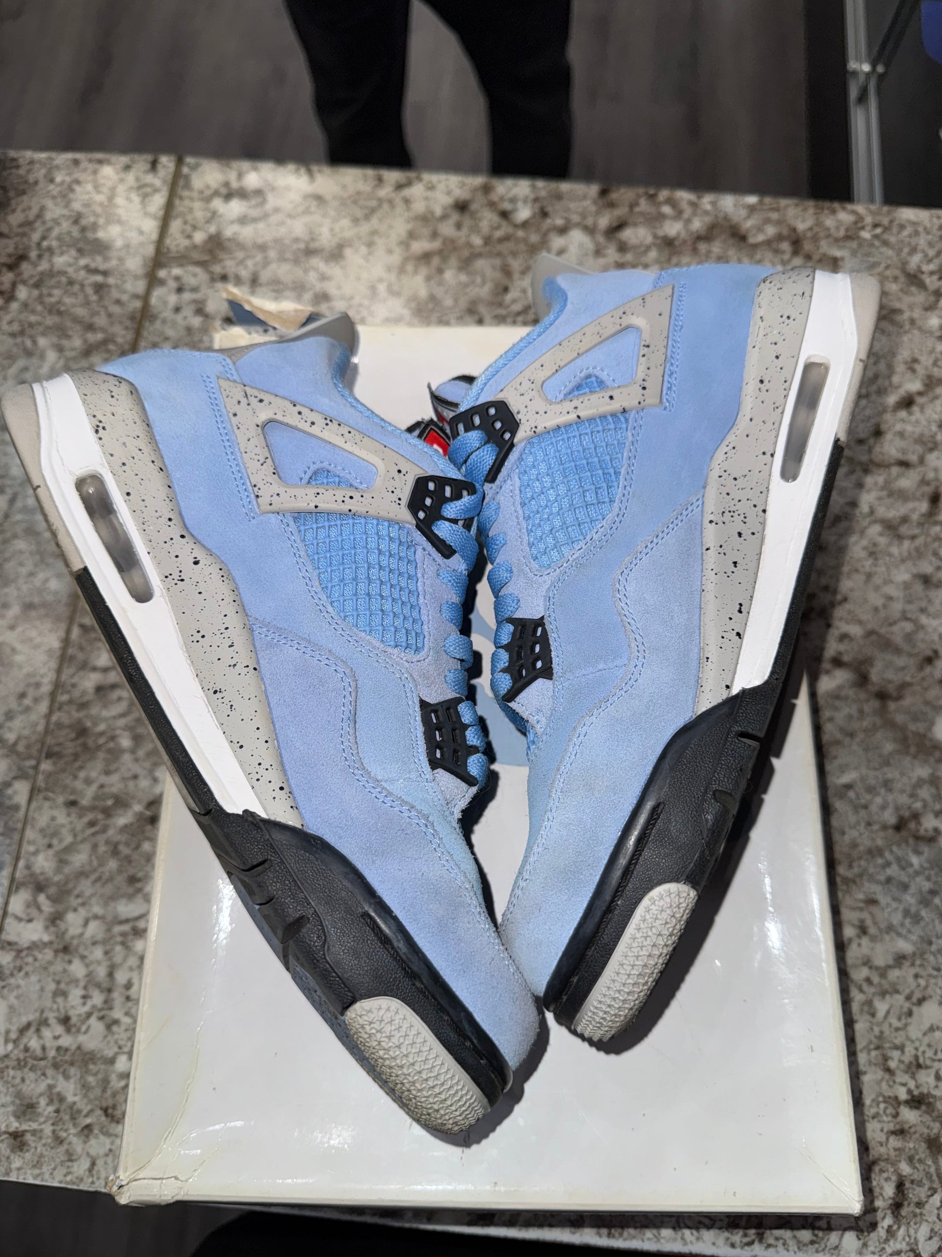 Jordan 4 Retro University Blue
