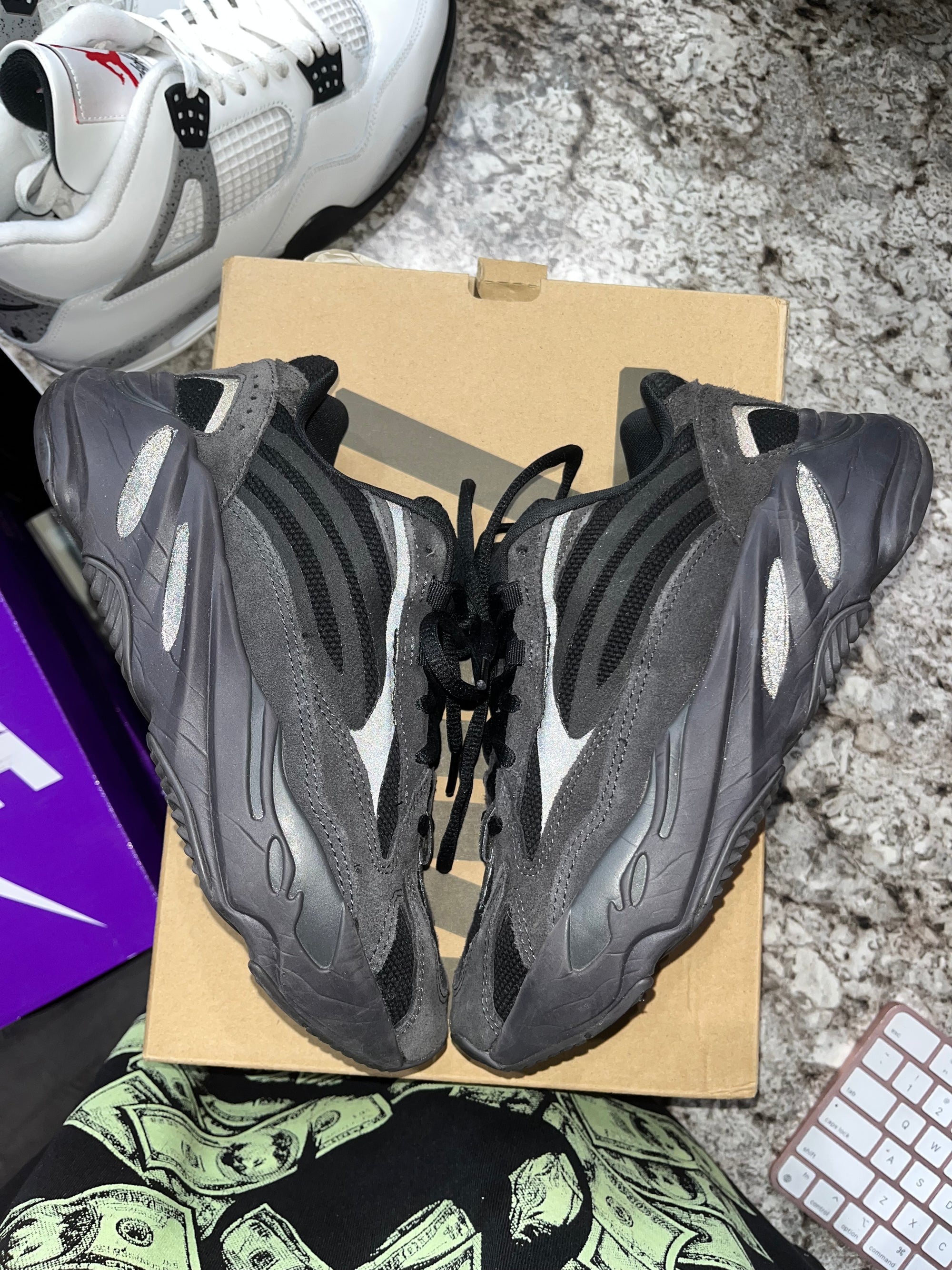 adidas Yeezy Boost 700 V2 Vanta