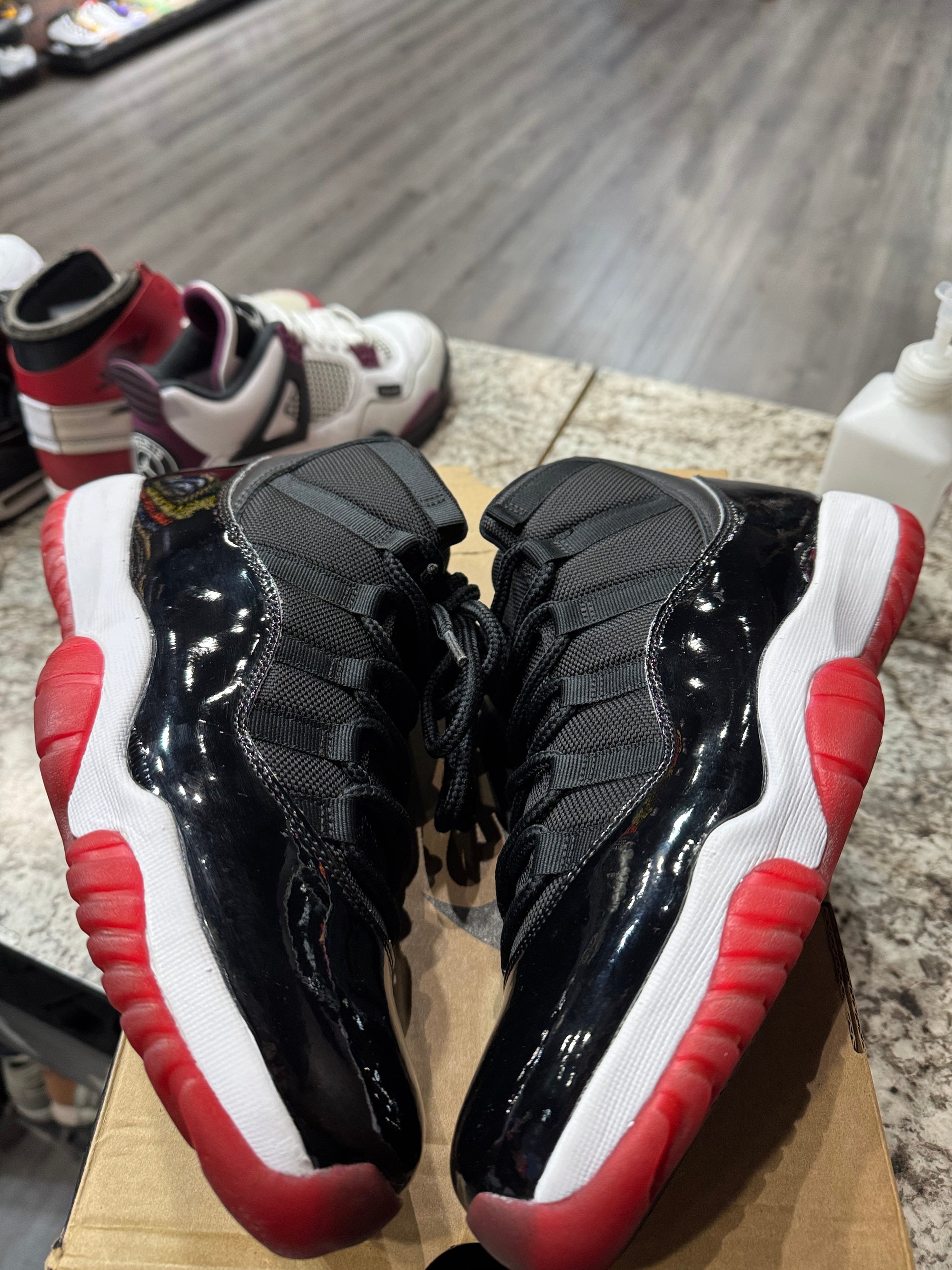 Jordan 11 Retro Playoffs Bred (2019)