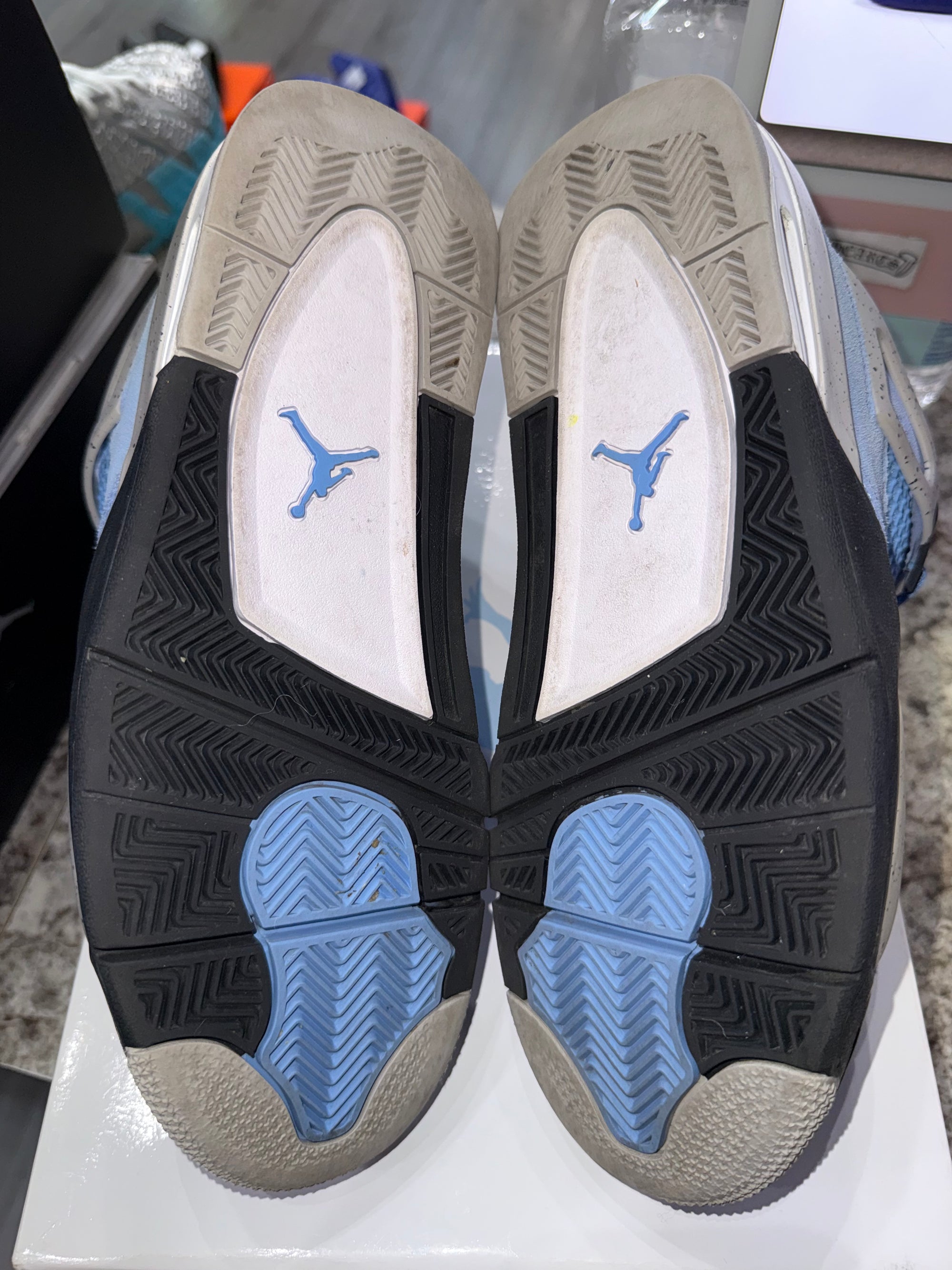 Jordan 4 Retro University Blue