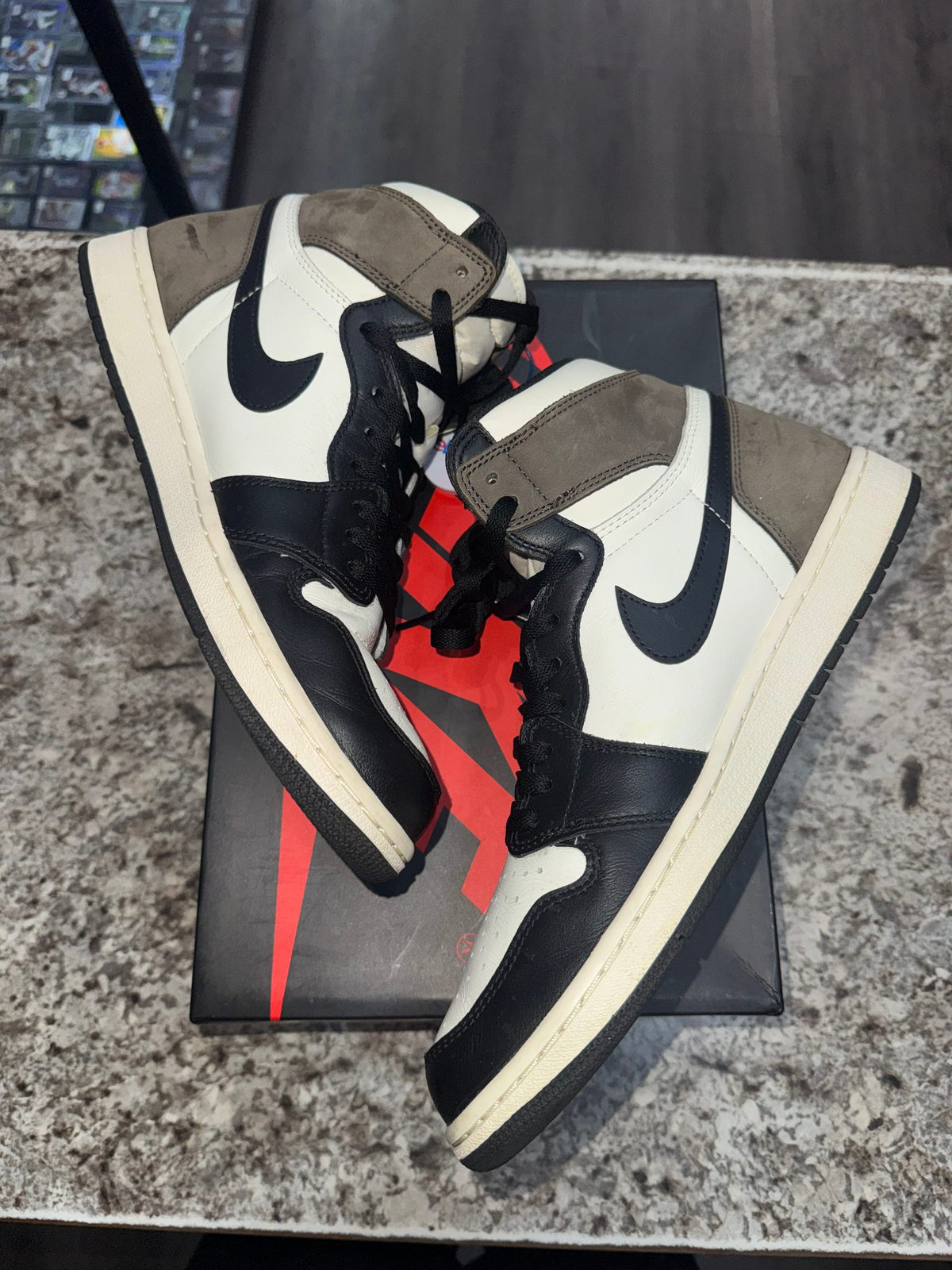 Jordan 1 Retro High Dark Mocha