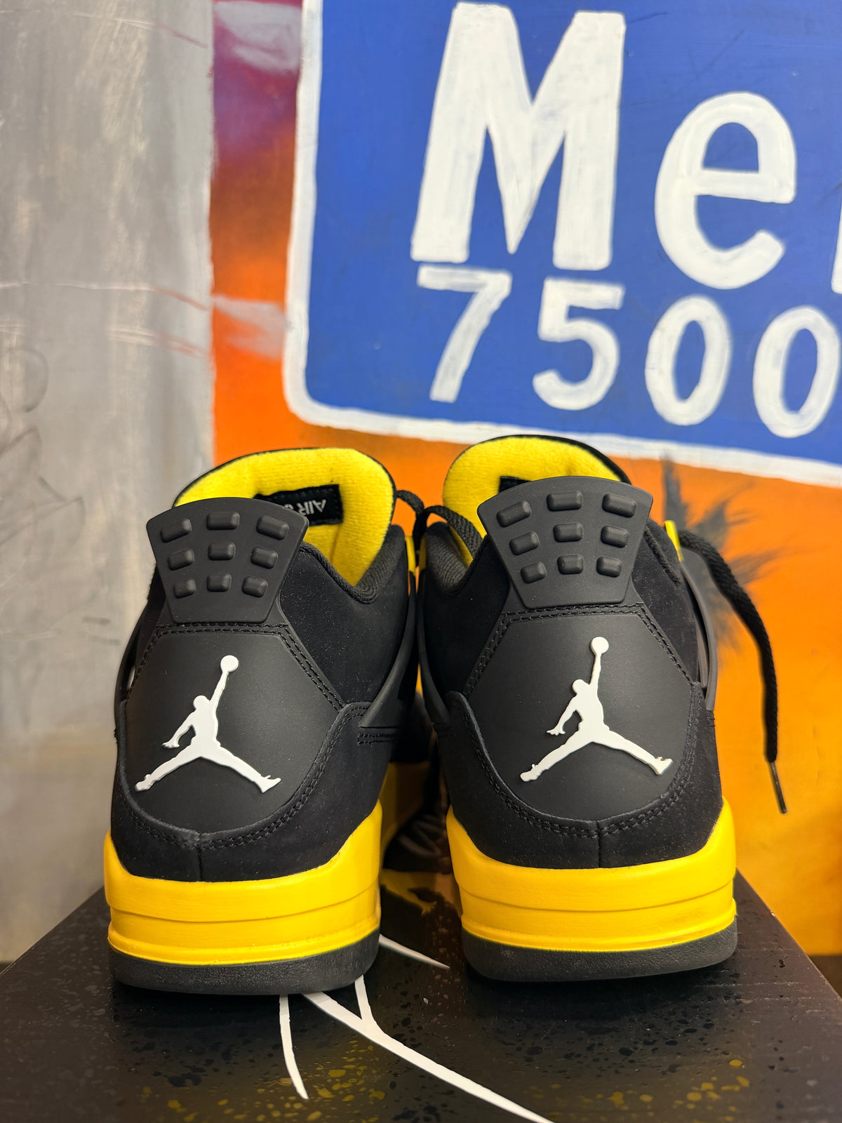 Jordan 4 Retro Thunder (2023)