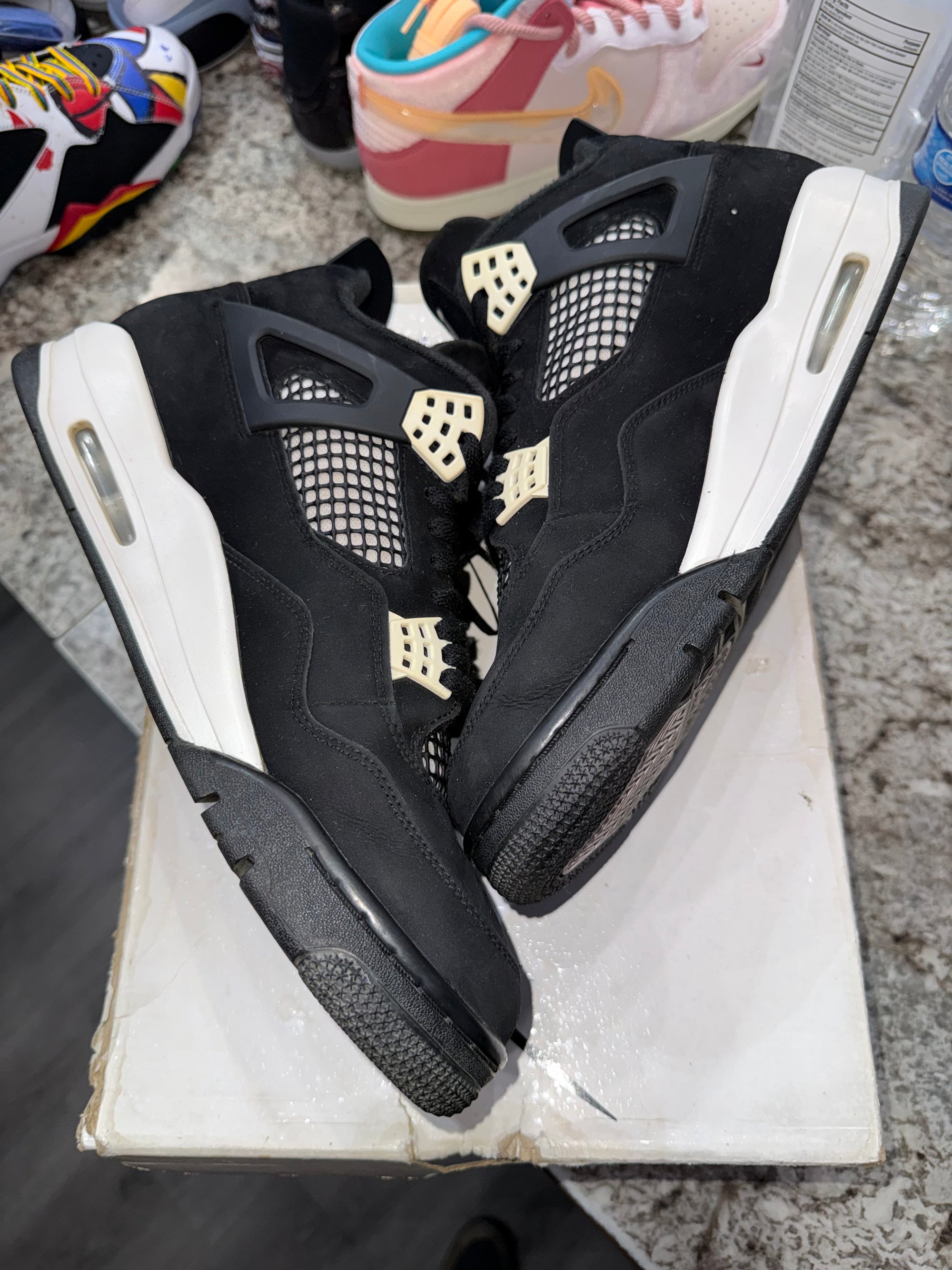 Jordan 4 Retro White Thunder