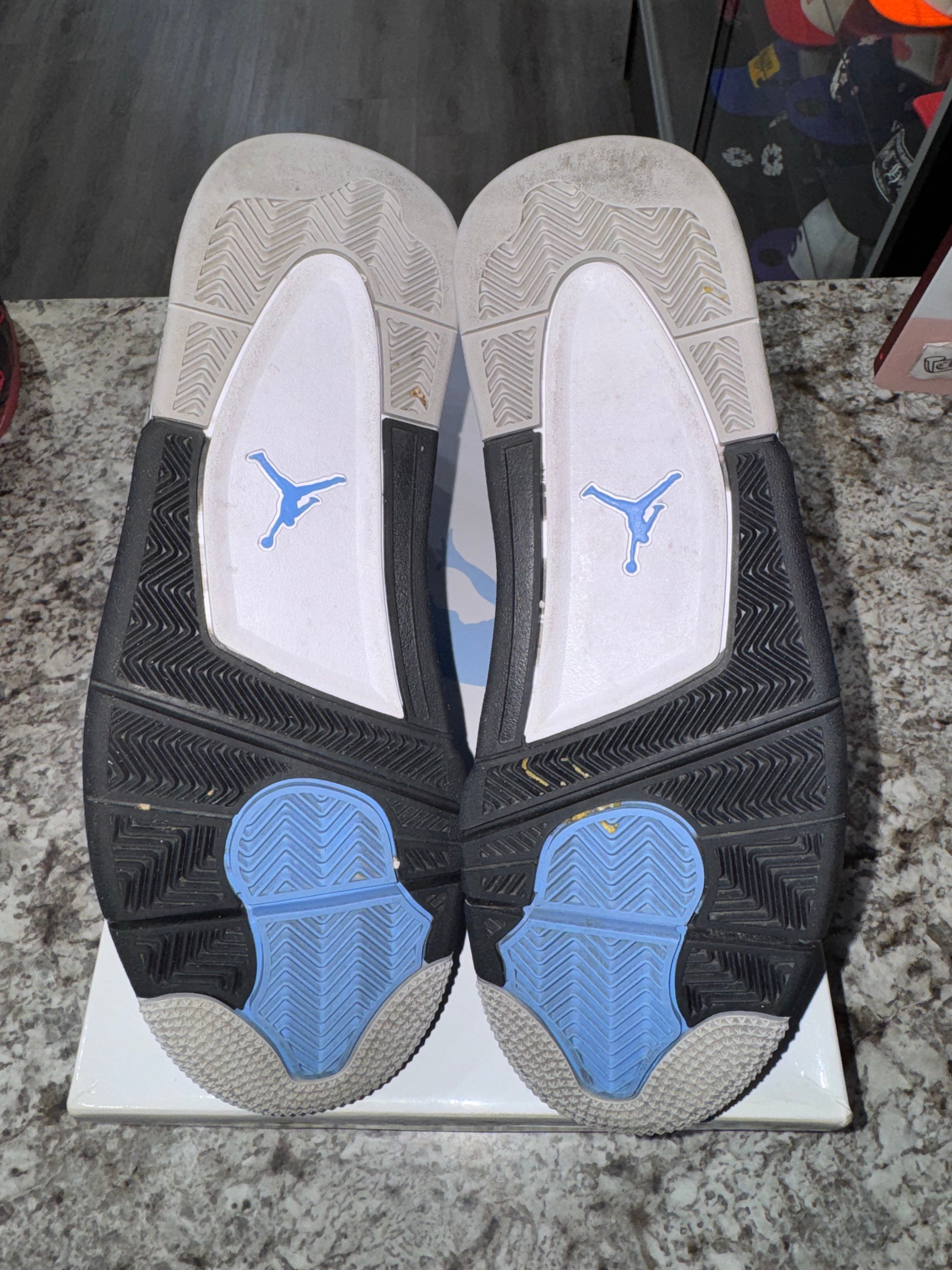 Jordan 4 Retro University Blue