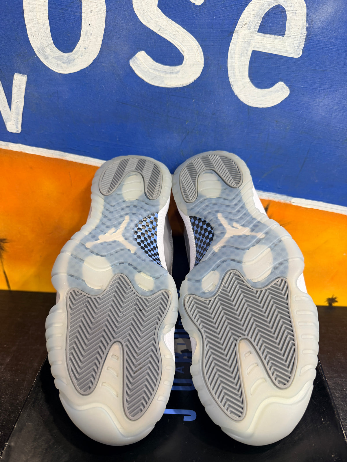 Jordan 11 Retro Low Cement Grey