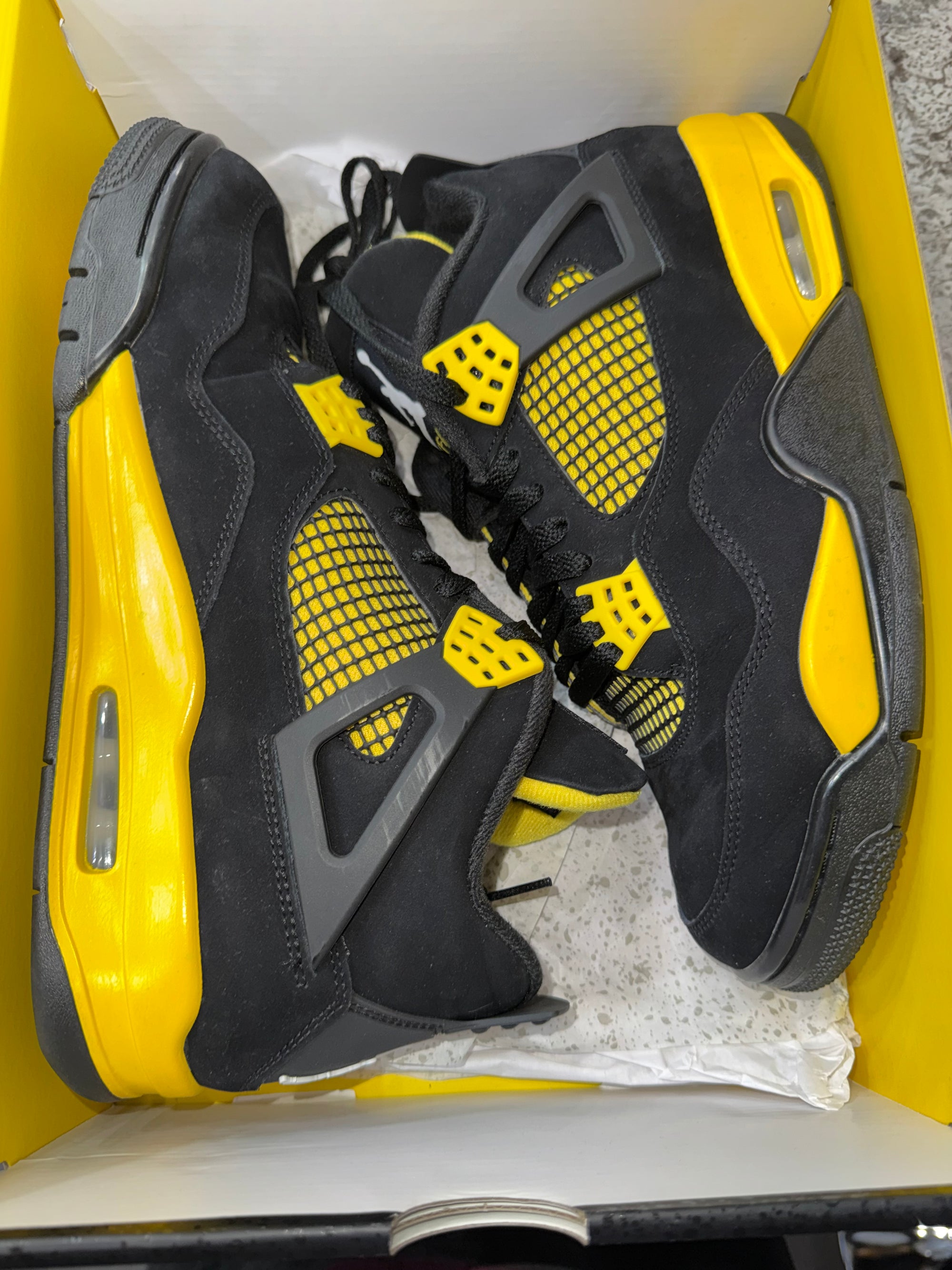 Jordan 4 Retro Thunder (2023)