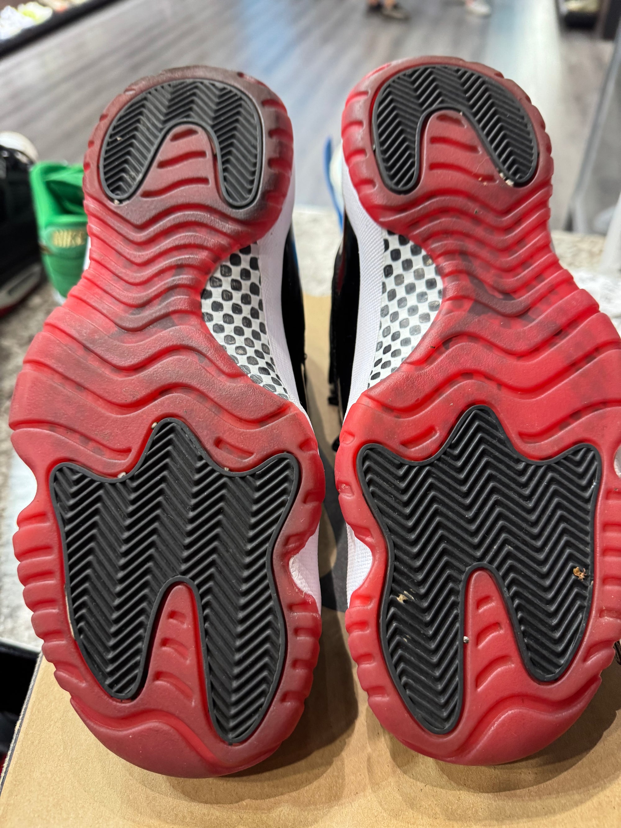 Jordan 11 Retro Playoffs Bred (2019)