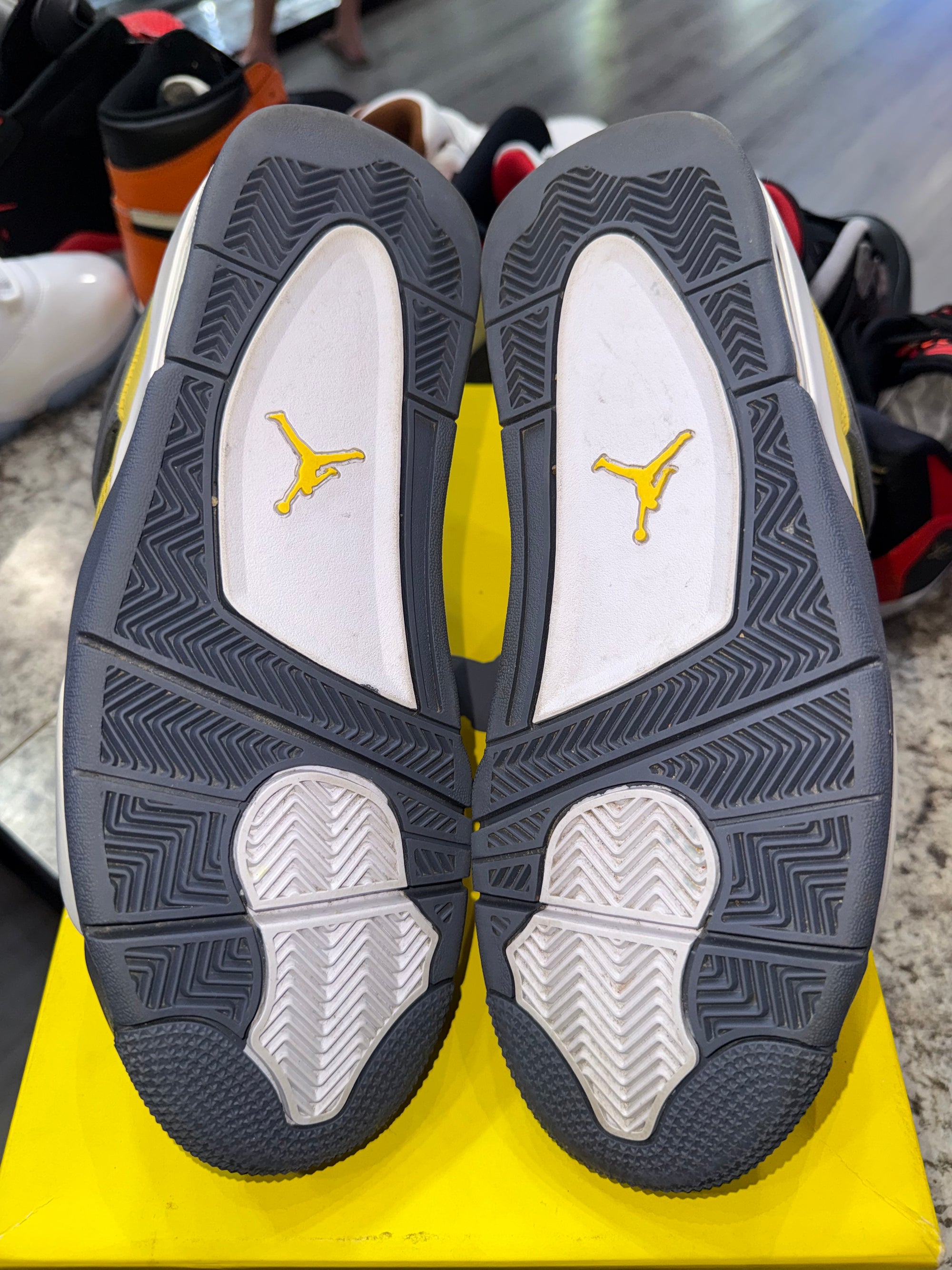 Jordan 4 Retro Lightning (2021)