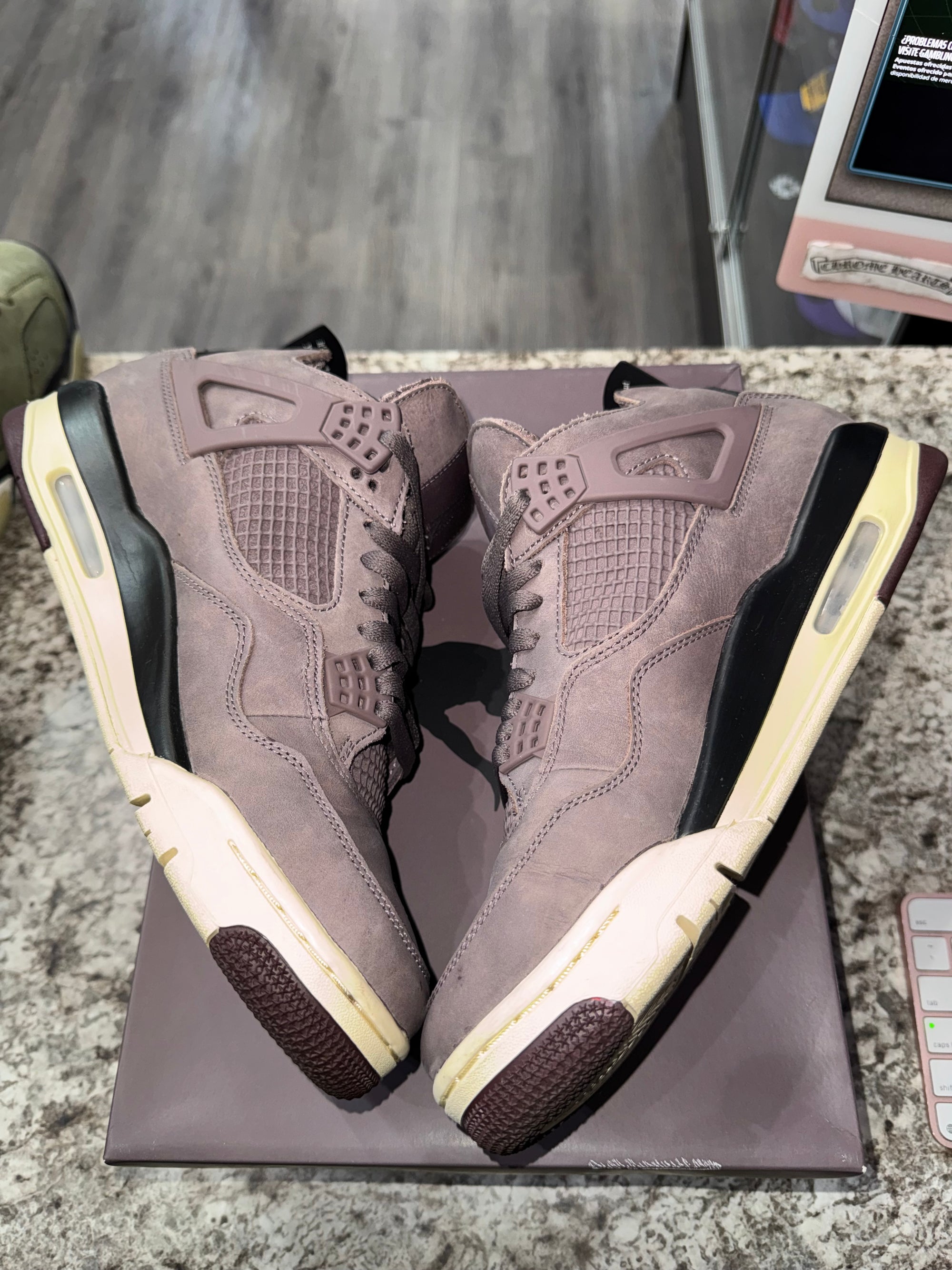 Jordan 4 Retro SP A Ma Maniére Violet Ore