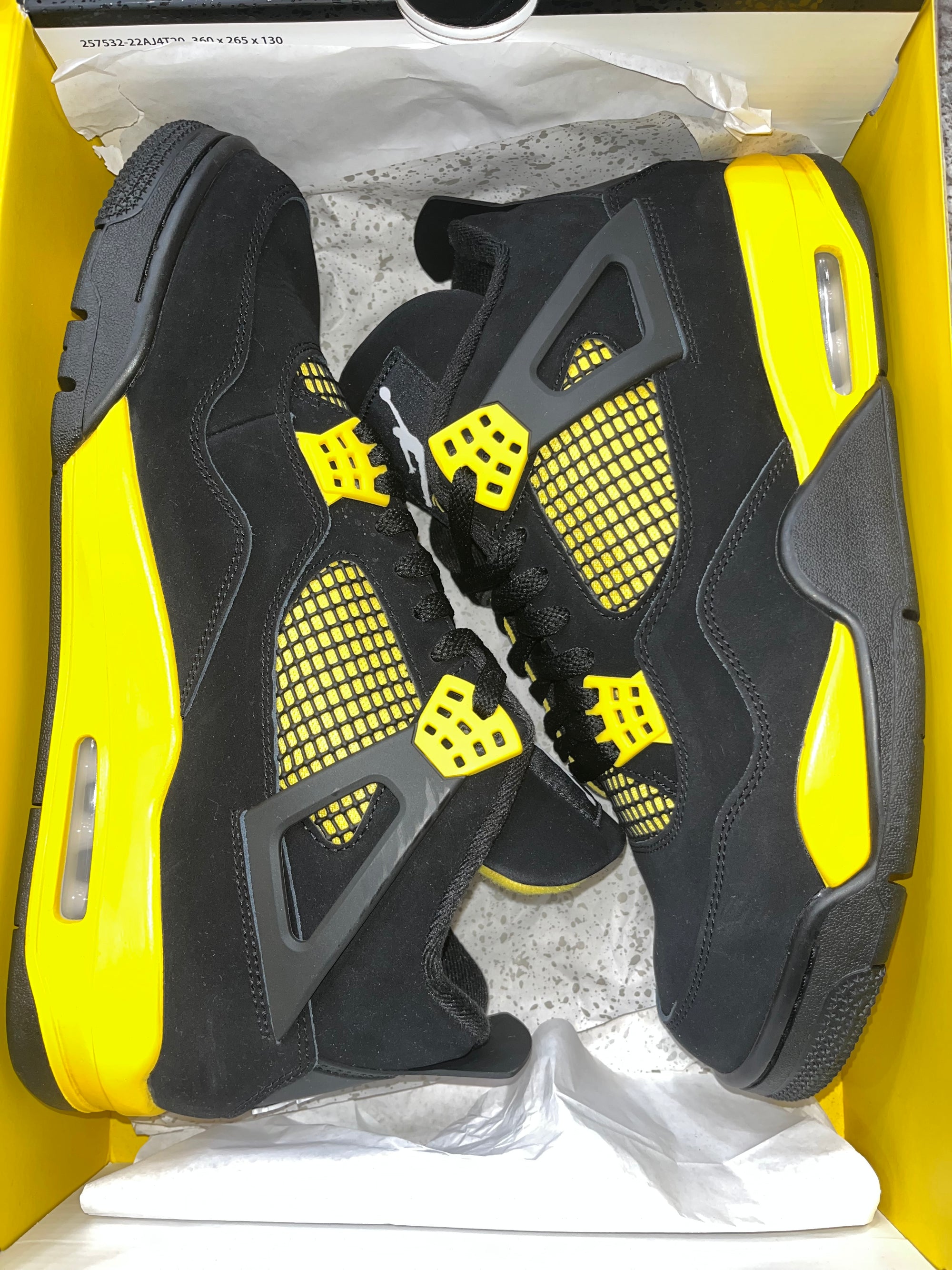 Jordan 4 Retro Thunder (2023)
