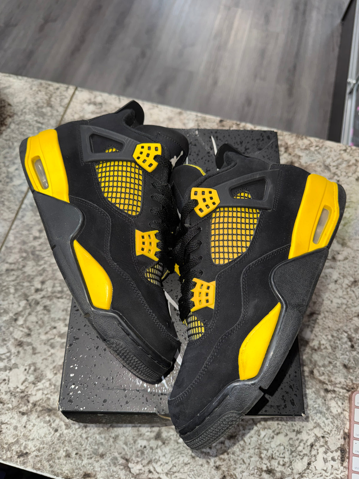 Jordan 4 Retro Thunder (2023)
