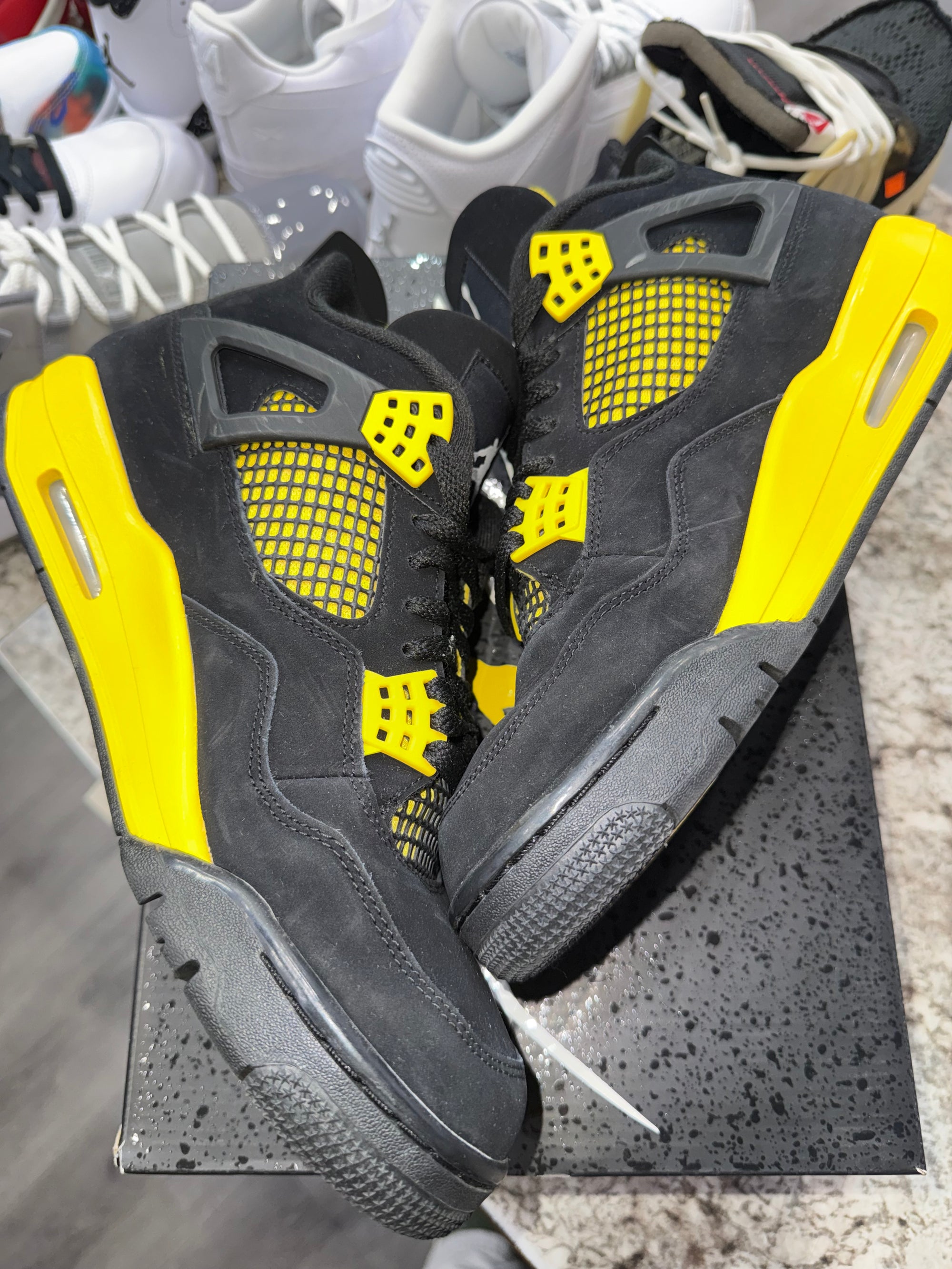 Jordan 4 Retro Thunder (2023)