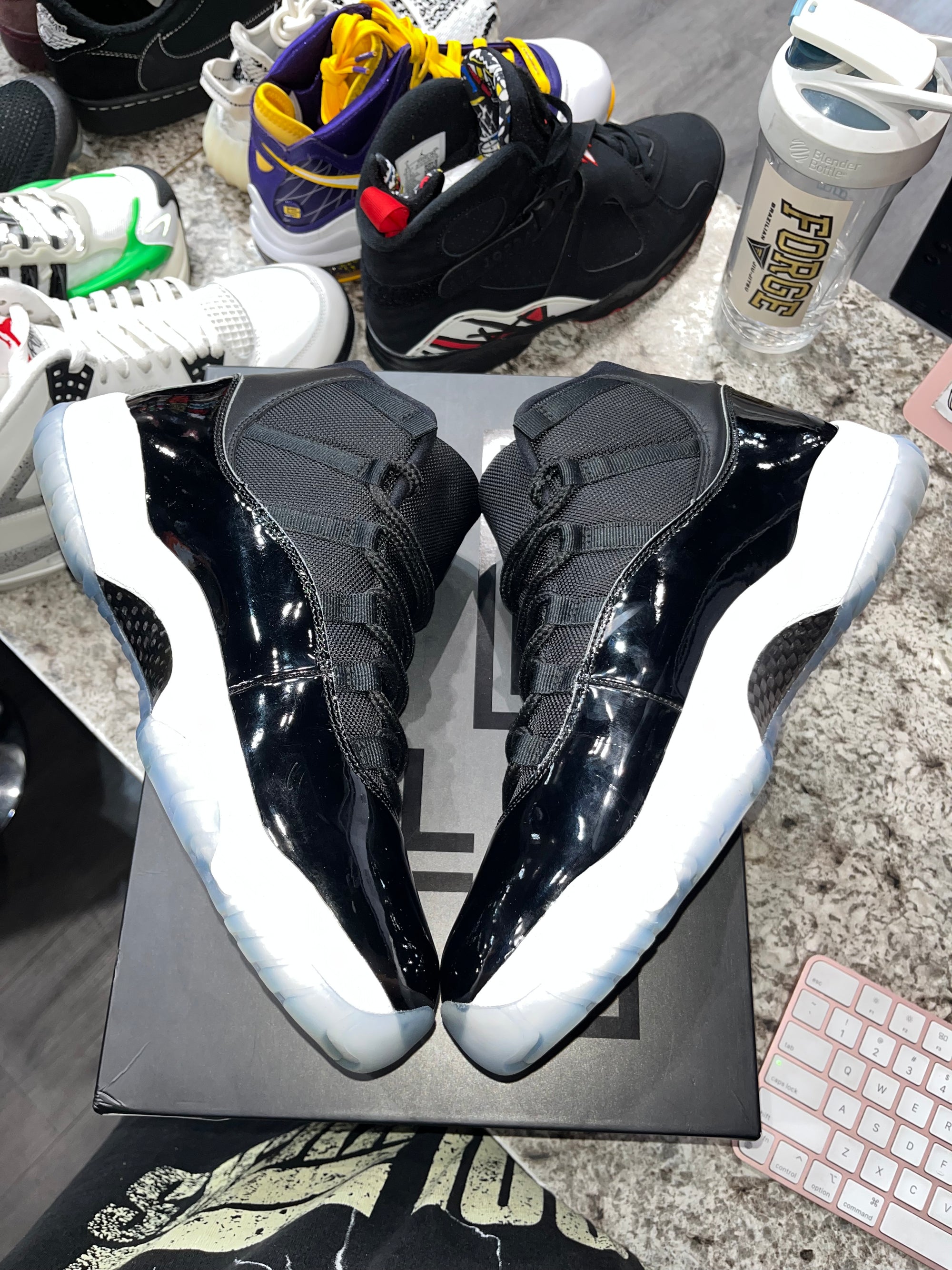 Jordan 11 Retro Space Jam (2016)
