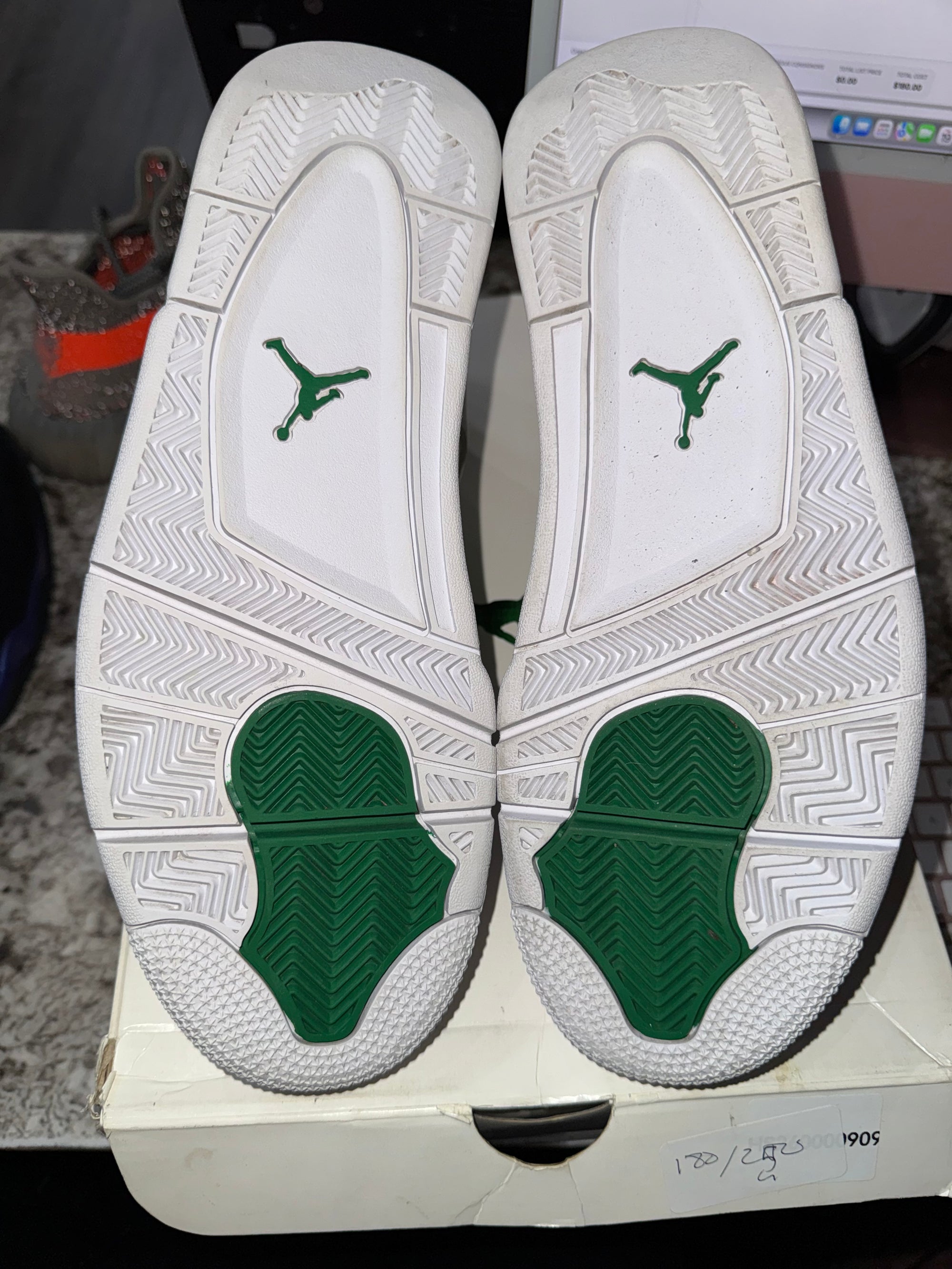 Jordan 4 Retro Metallic Green (DAMAGED BOX)