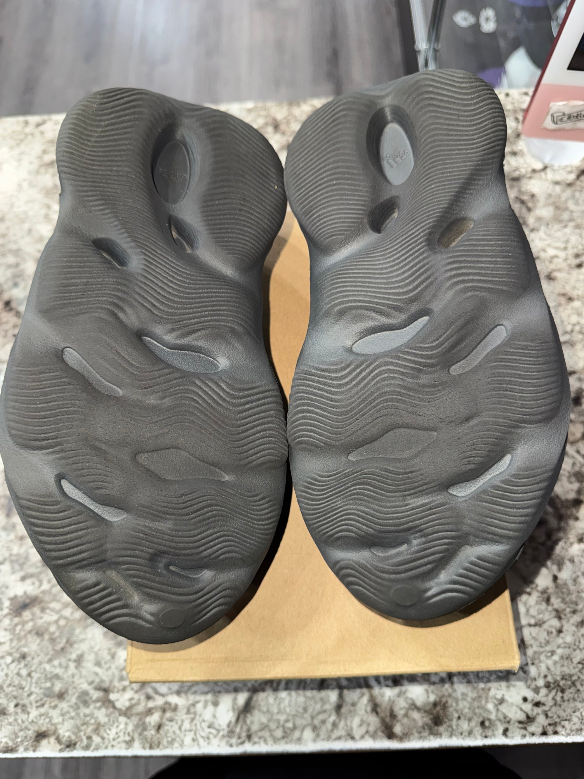 adidas Yeezy Foam RNR Carbon