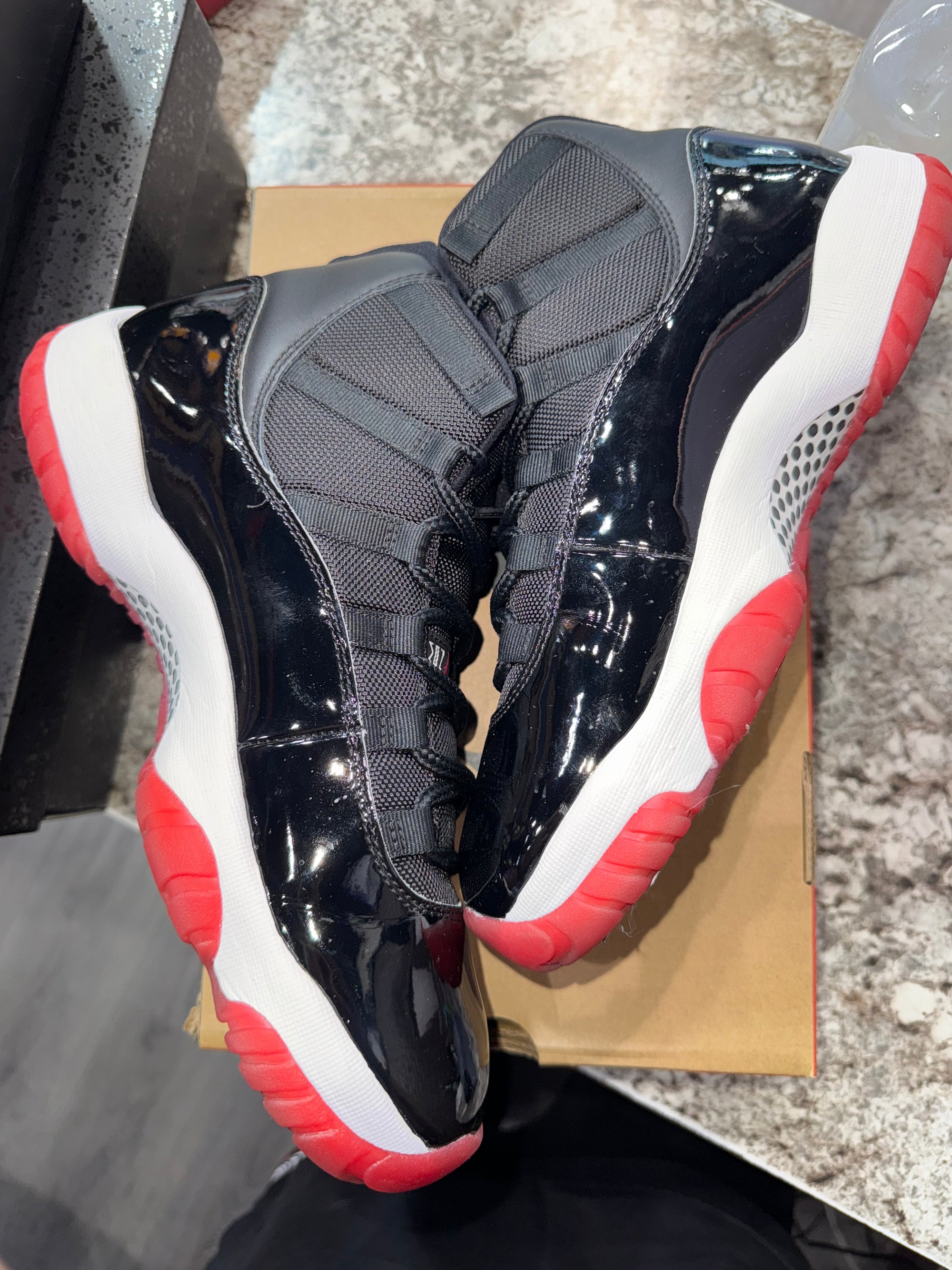 Jordan 11 Retro Playoffs Bred (2019)