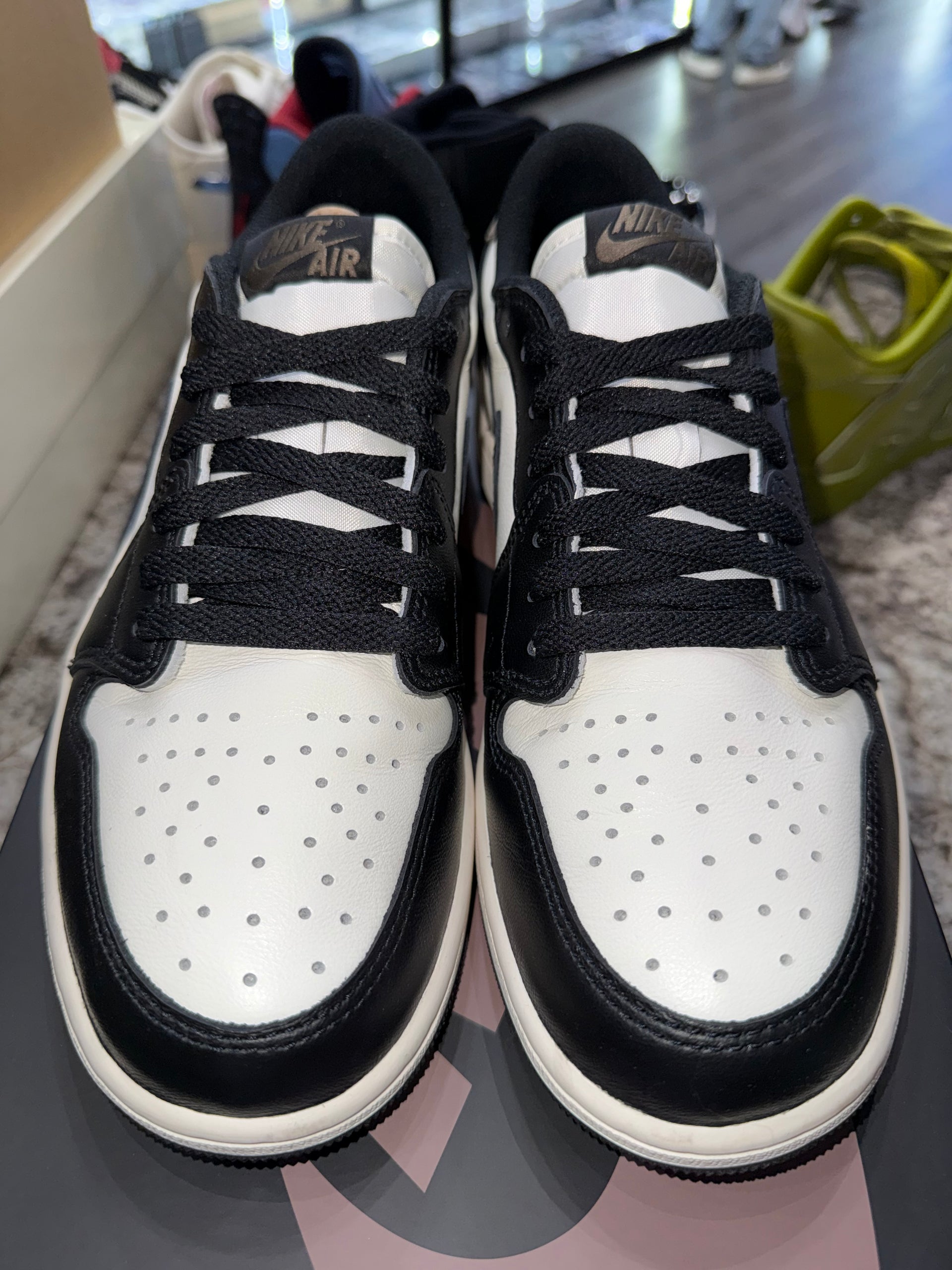 Jordan 1 Retro Low OG Mocha