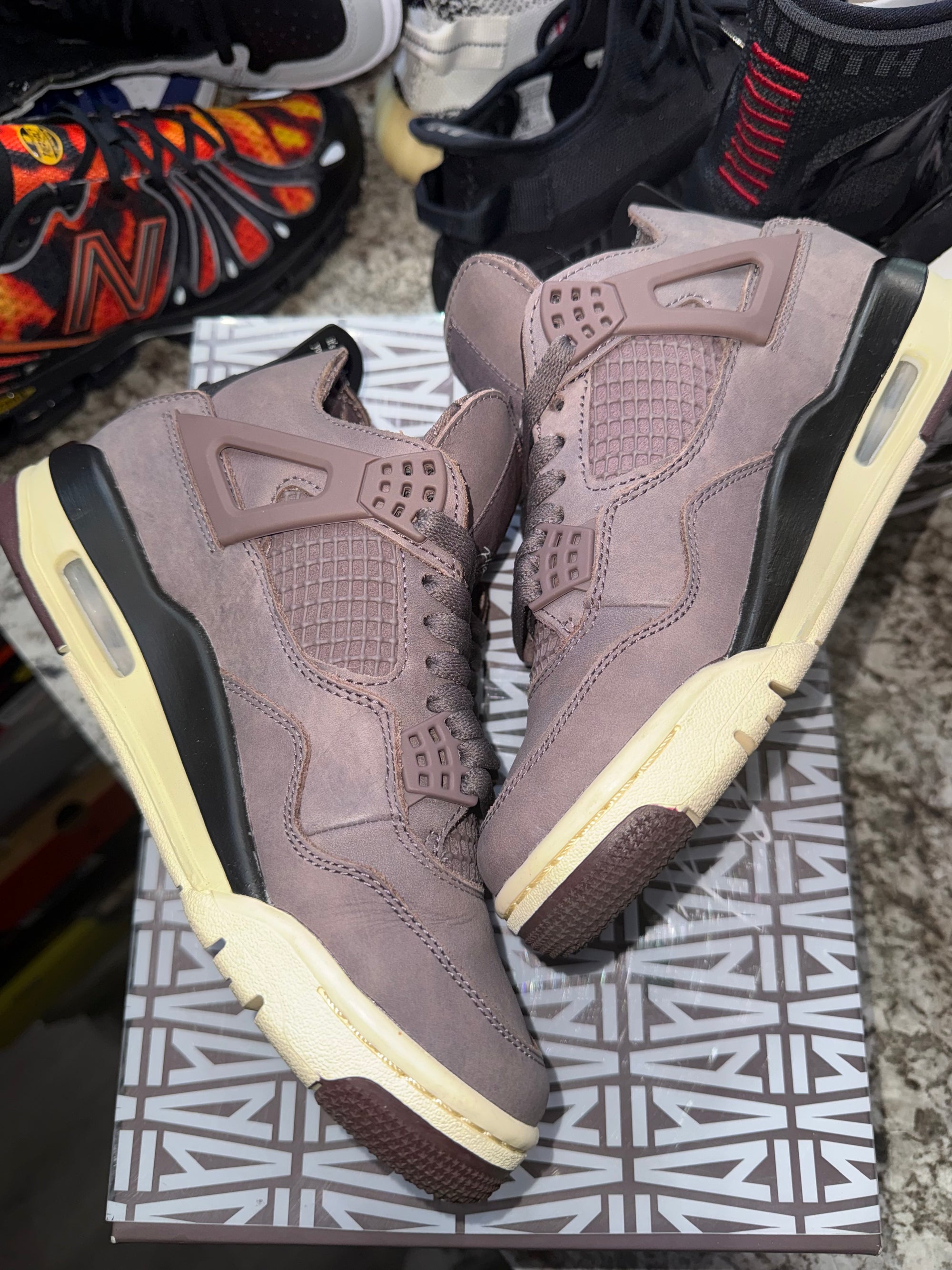 Jordan 4 Retro SP A Ma Maniére Violet Ore