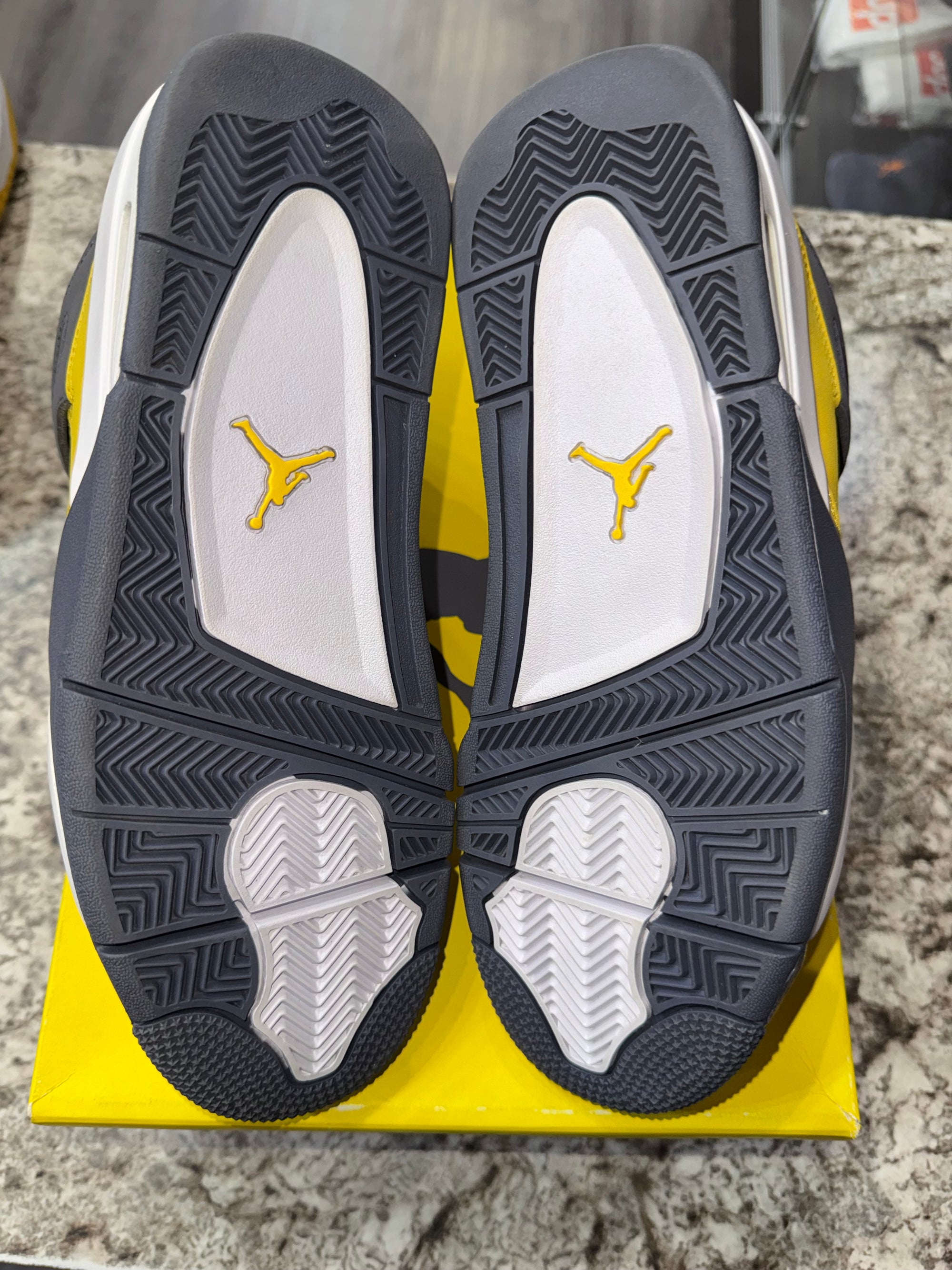 Jordan 4 Retro Lightning (2021)