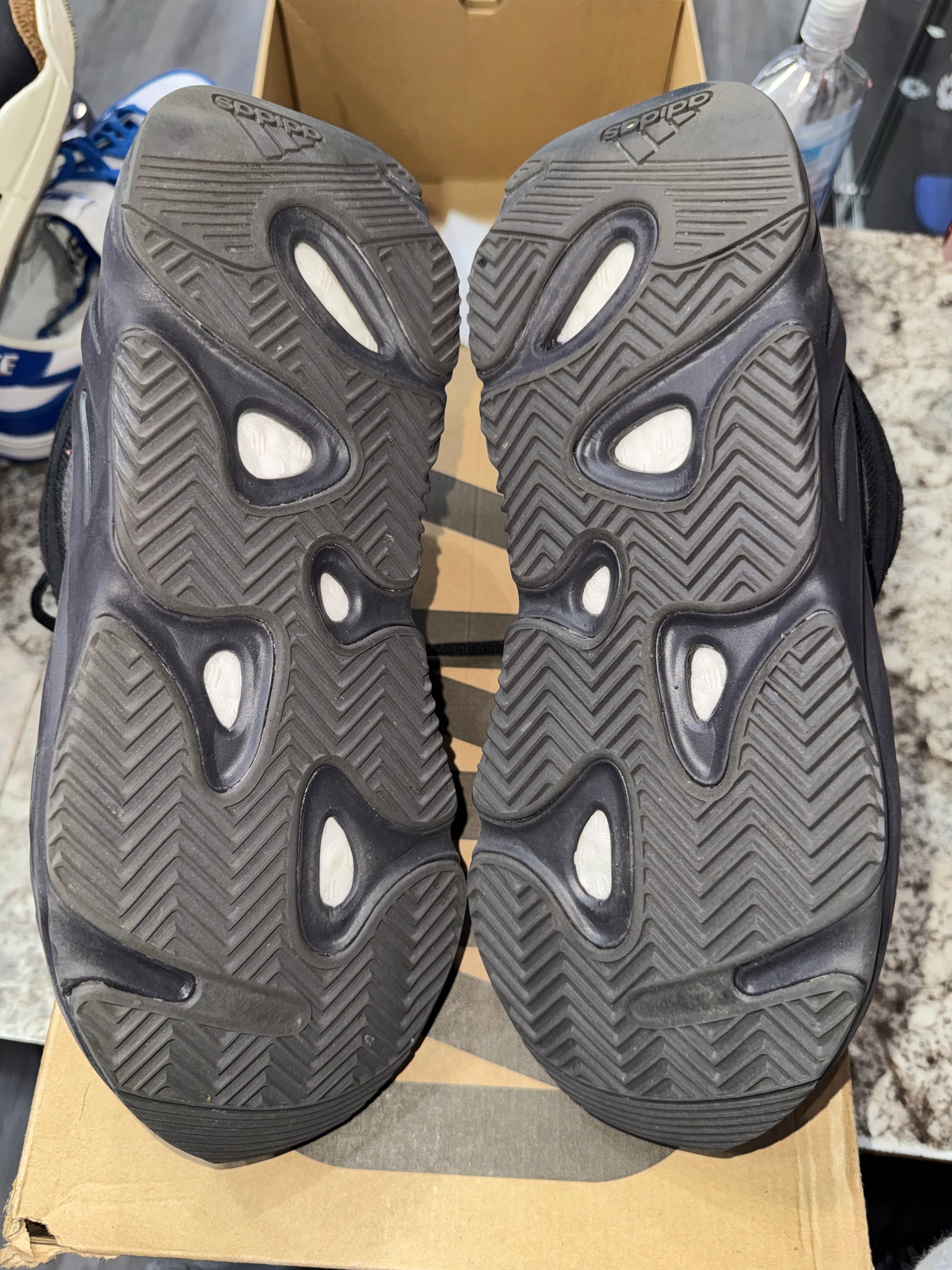 adidas Yeezy Boost 700 V2 Vanta