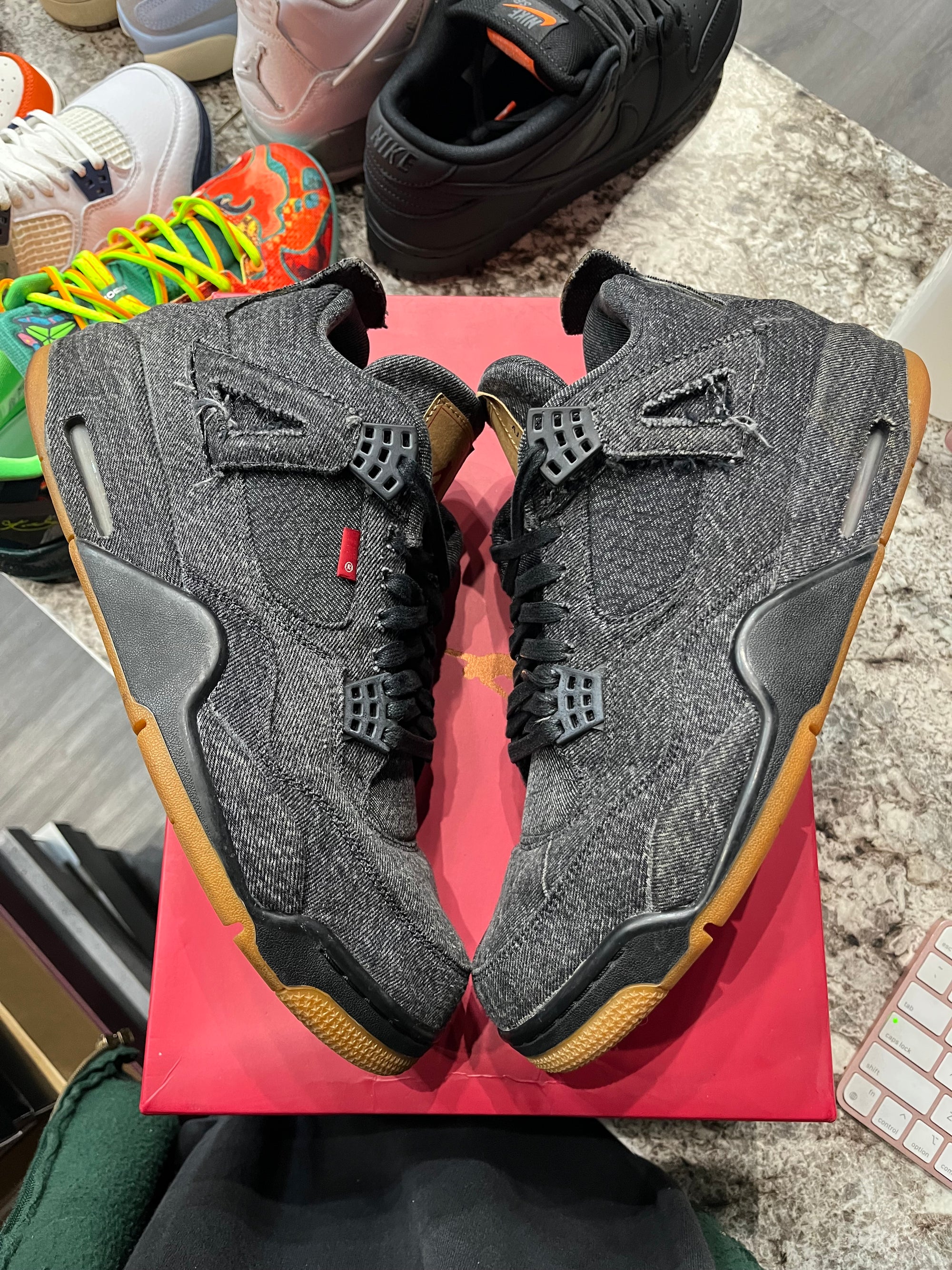 Jordan 4 Retro Levi's Black (Blank Tag)