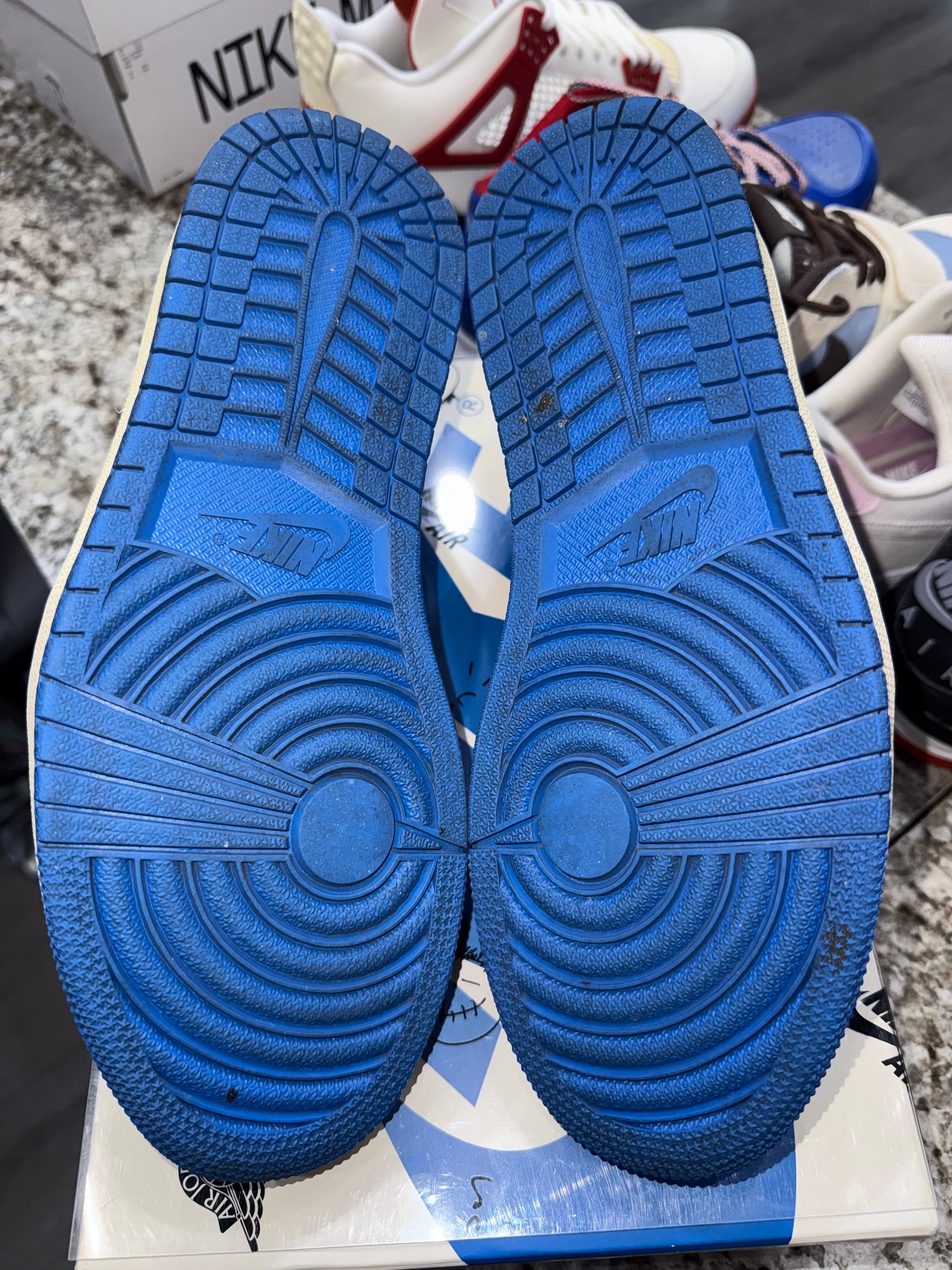 Jordan 1 Retro Low OG SP Fragment x Travis Scott