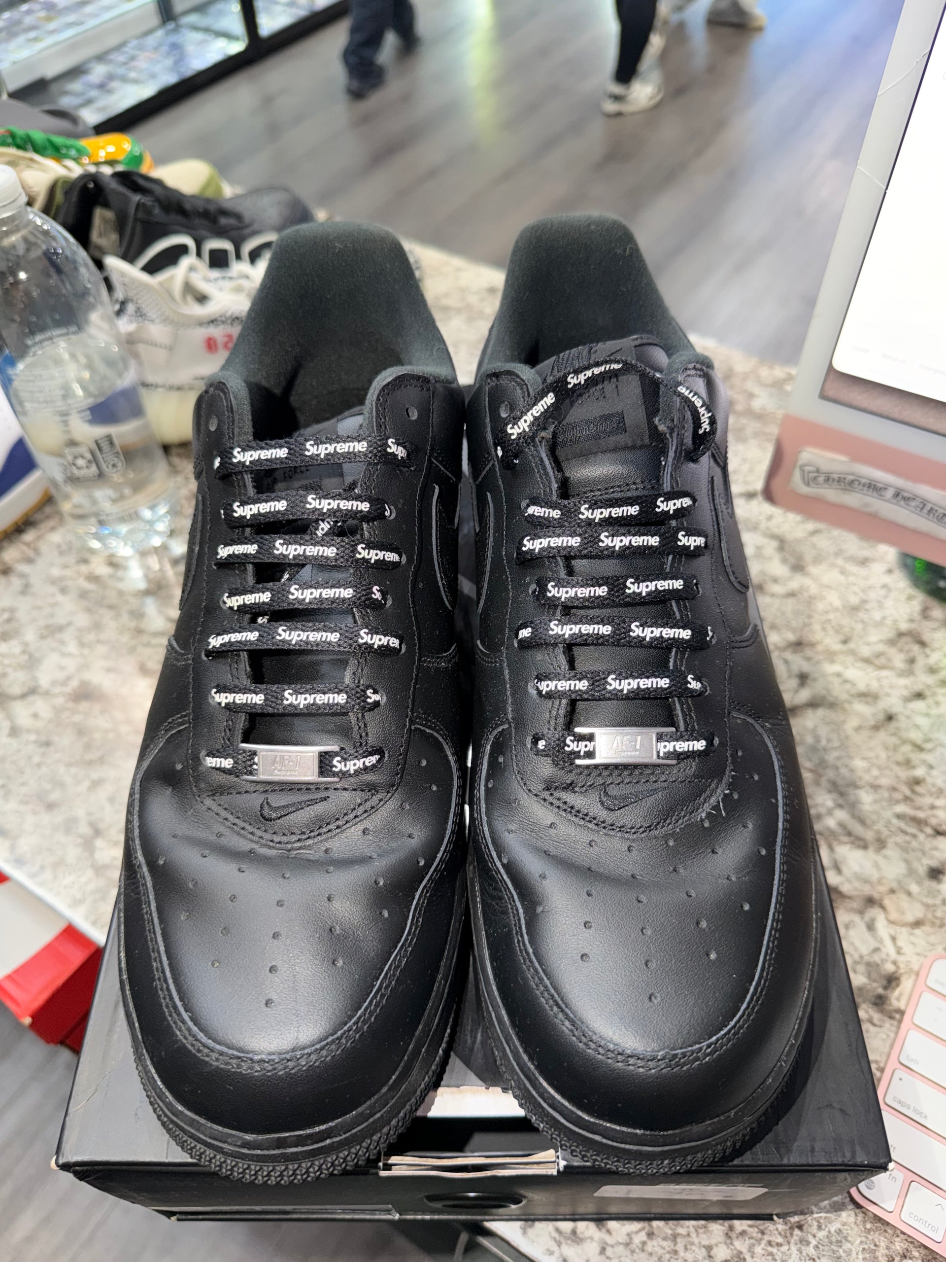 Nike Air Force 1 Low Supreme Black