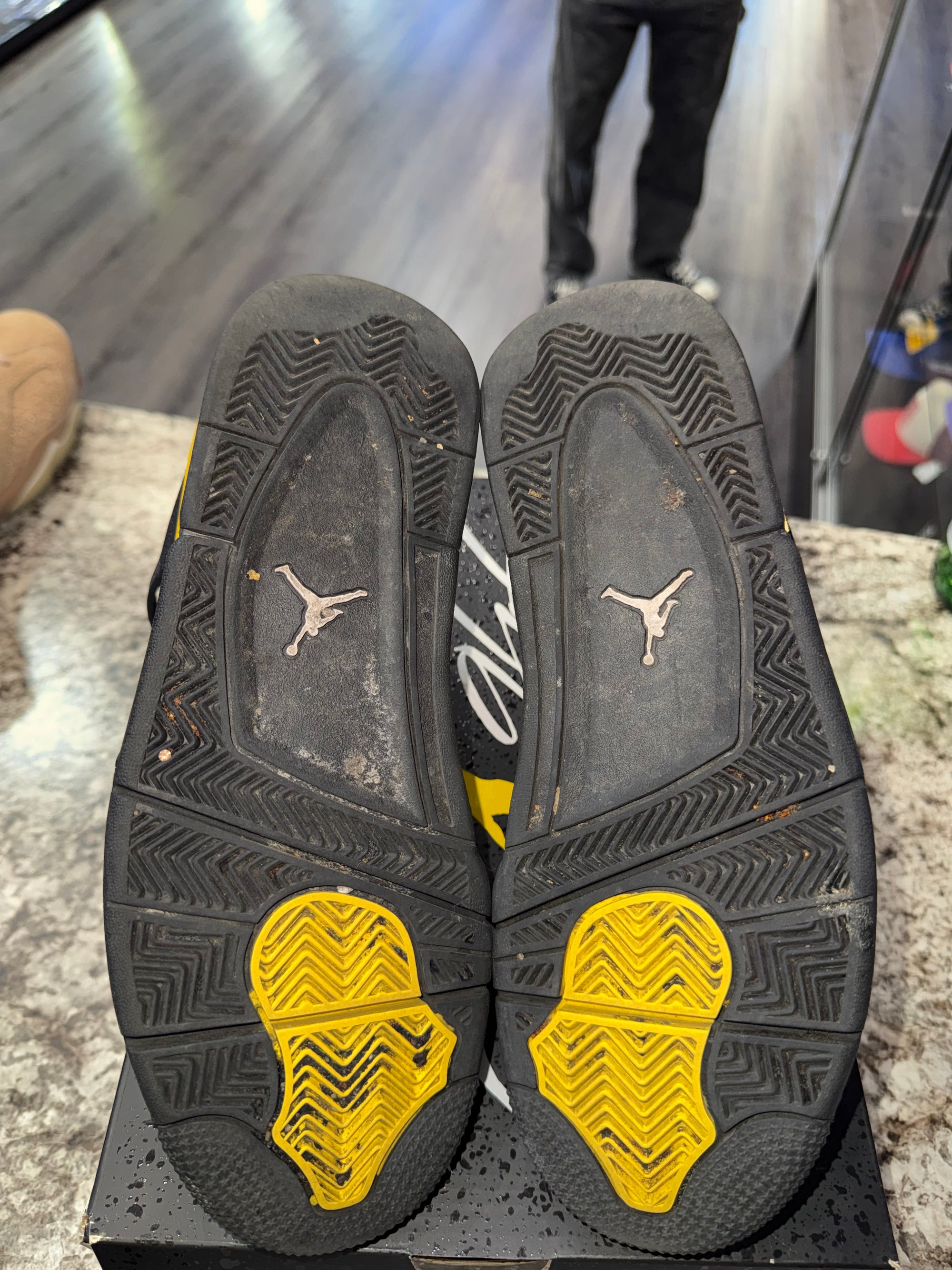 Jordan 4 Retro Thunder (2023)