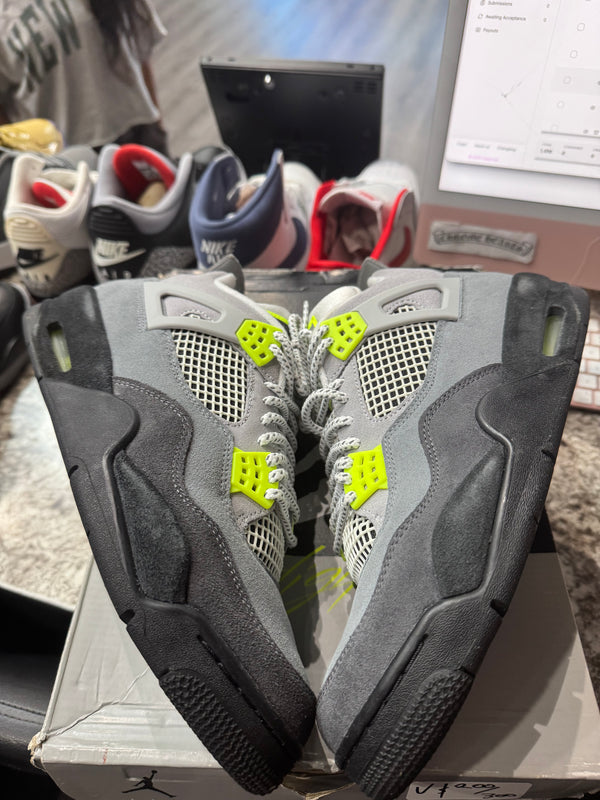 Jordan 4 Retro SE 95 Neon