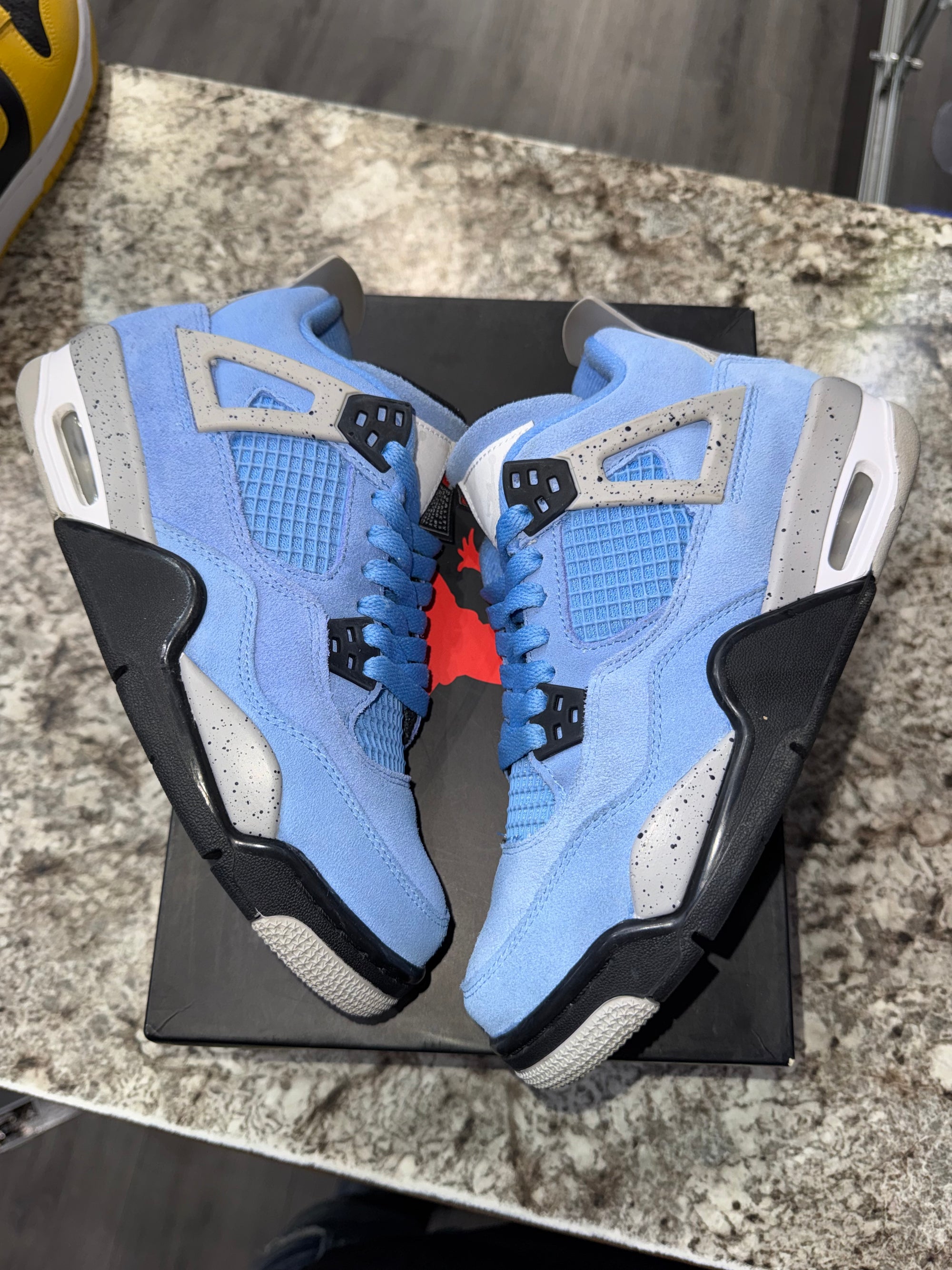 Jordan 4 Retro University Blue (GS)