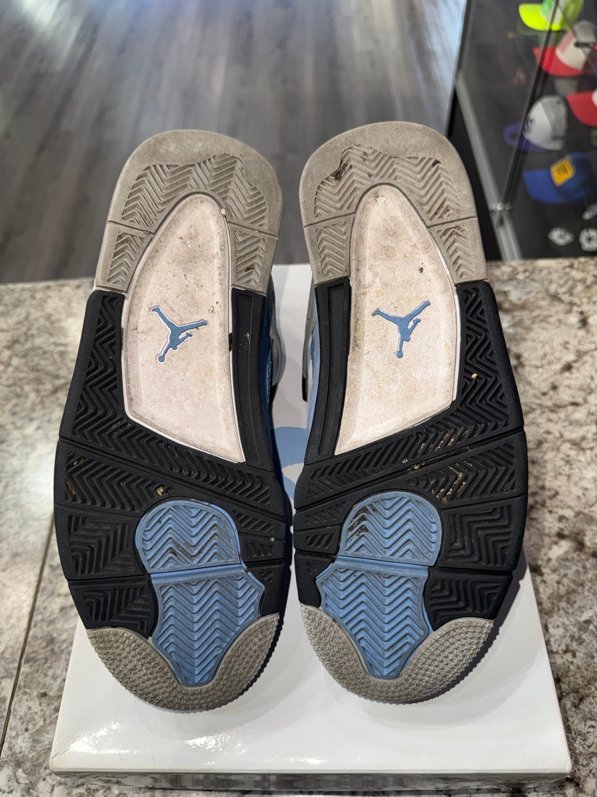 Jordan 4 Retro University Blue