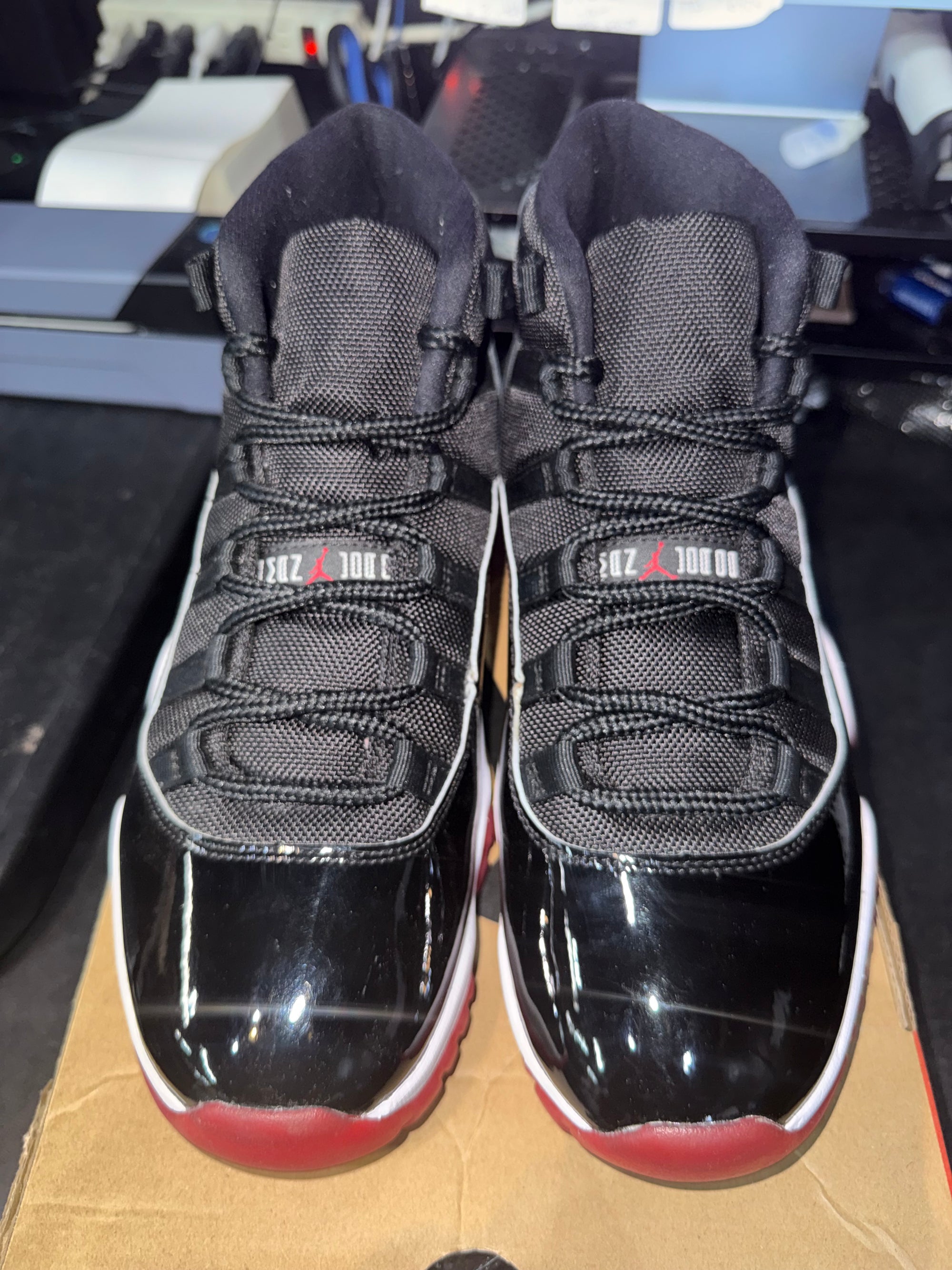 Jordan 11 Retro Playoffs Bred (2019) (DAMAGED BOX)