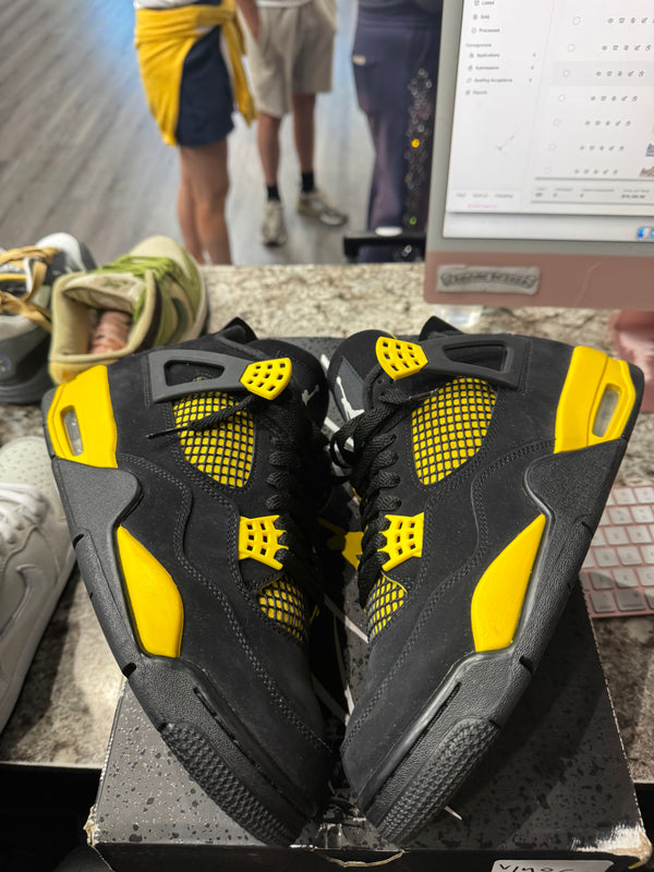 Jordan 4 Retro Thunder (2023)